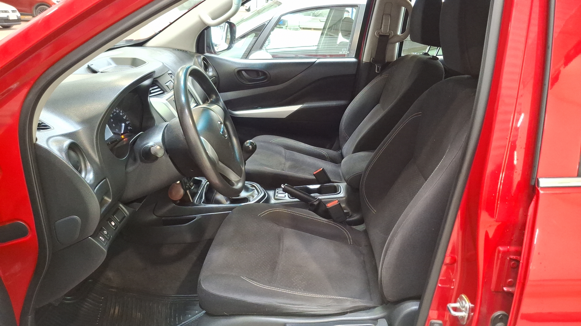 Nissan Navara — foto 12 de 15