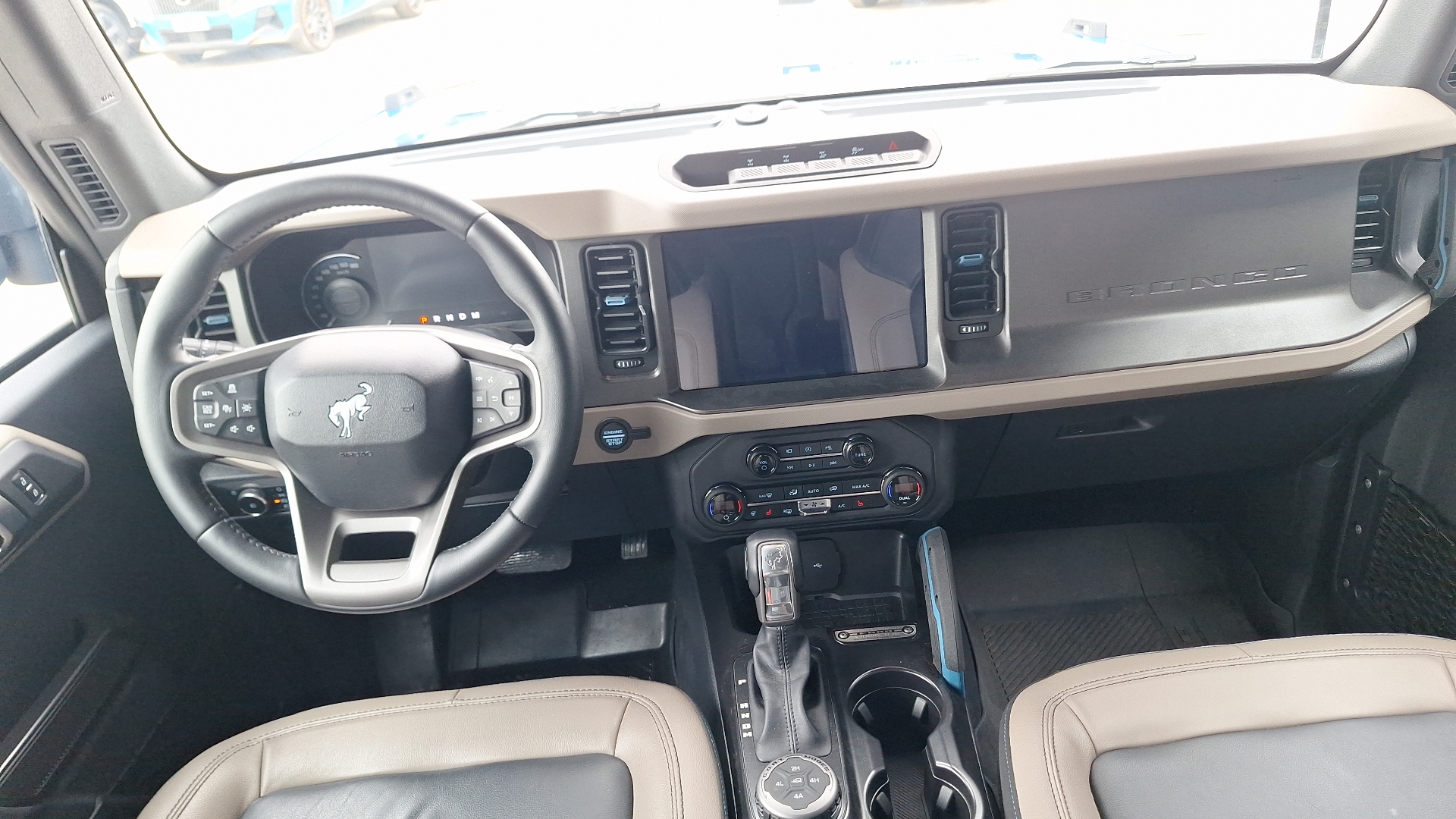 Ford Bronco — foto 6 de 15