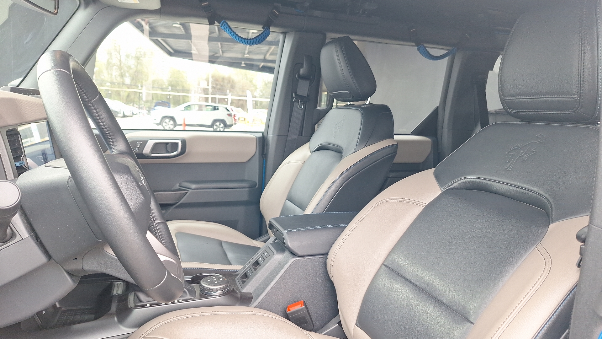 Ford Bronco — foto 14 de 15