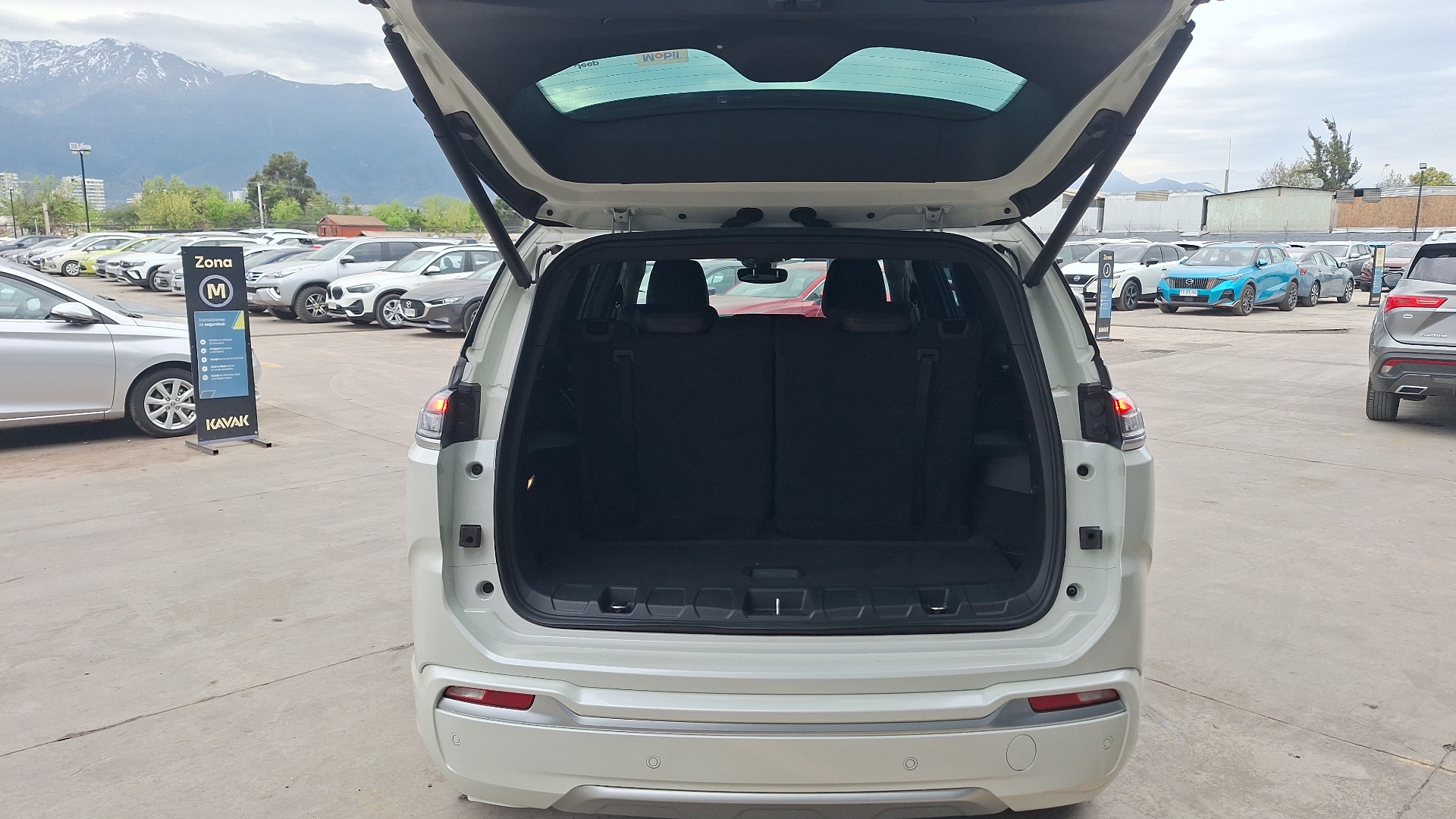 Jeep Commander — foto 4 de 17