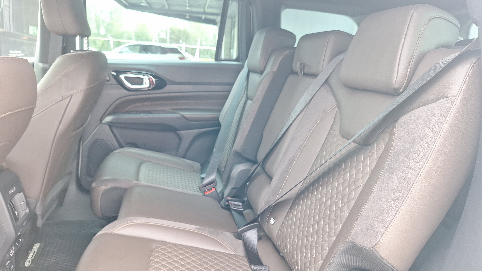 Jeep Commander — foto 15 de 17