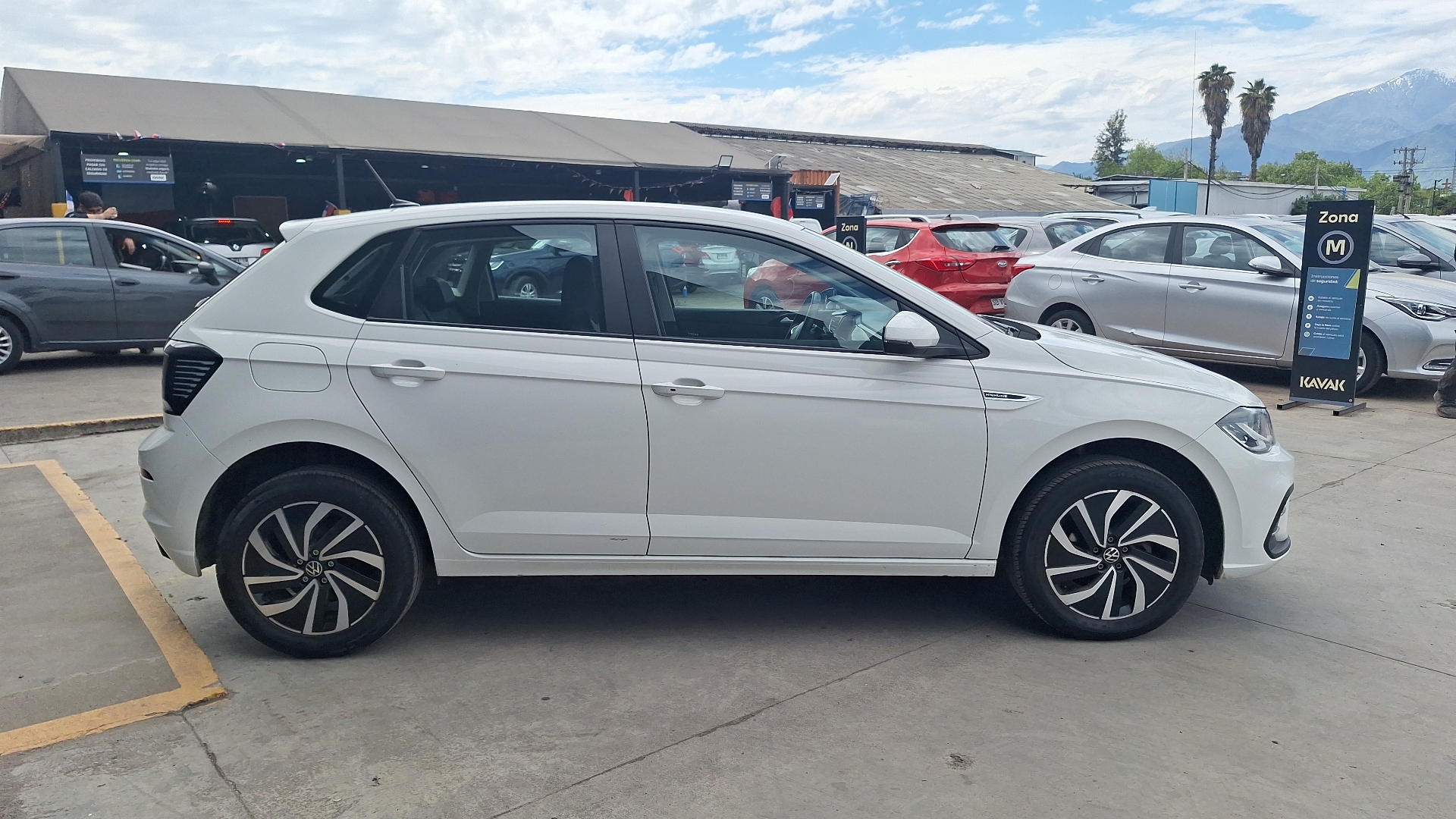 Volkswagen Polo — foto 5 de 15