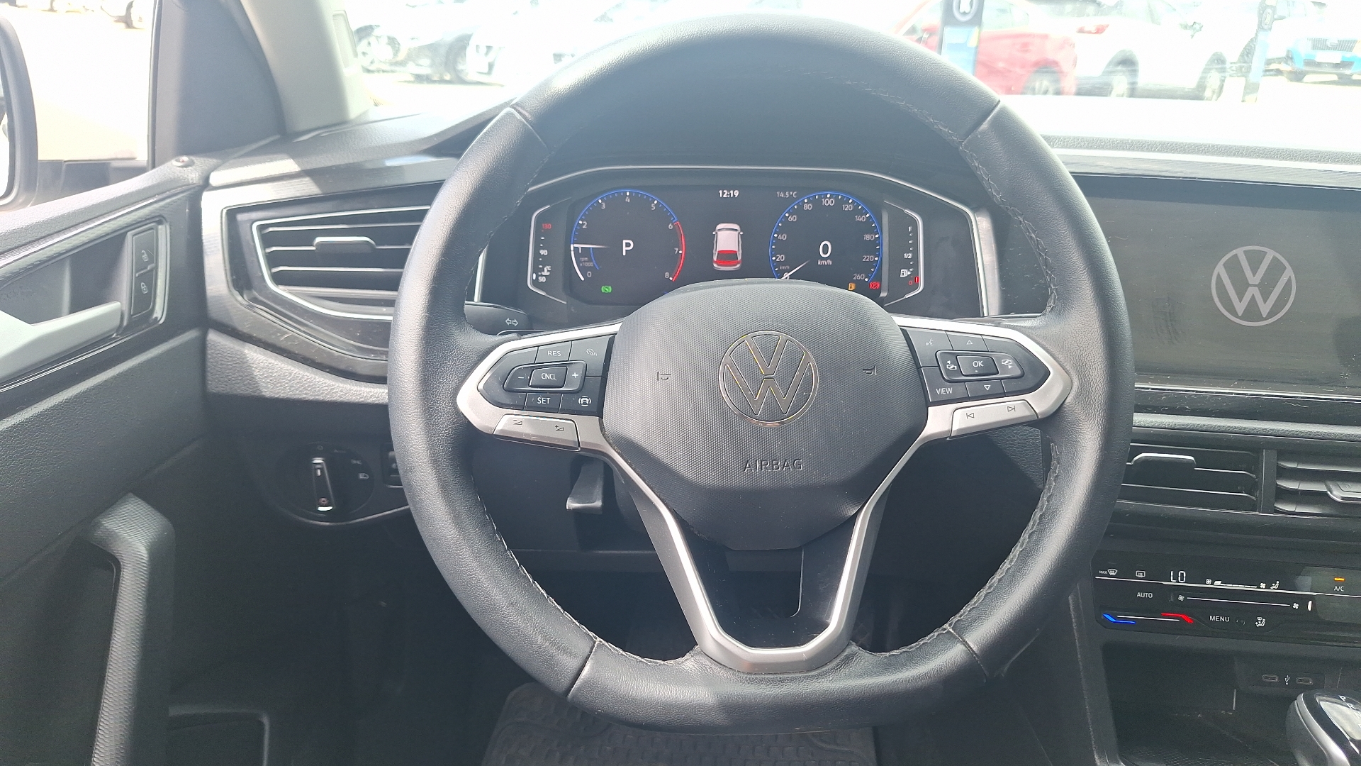 Volkswagen Polo — foto 8 de 15