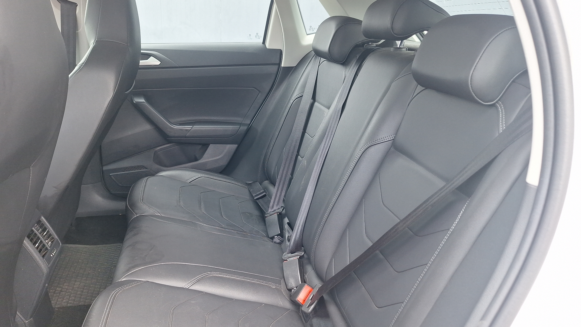 Volkswagen Polo — foto 13 de 15