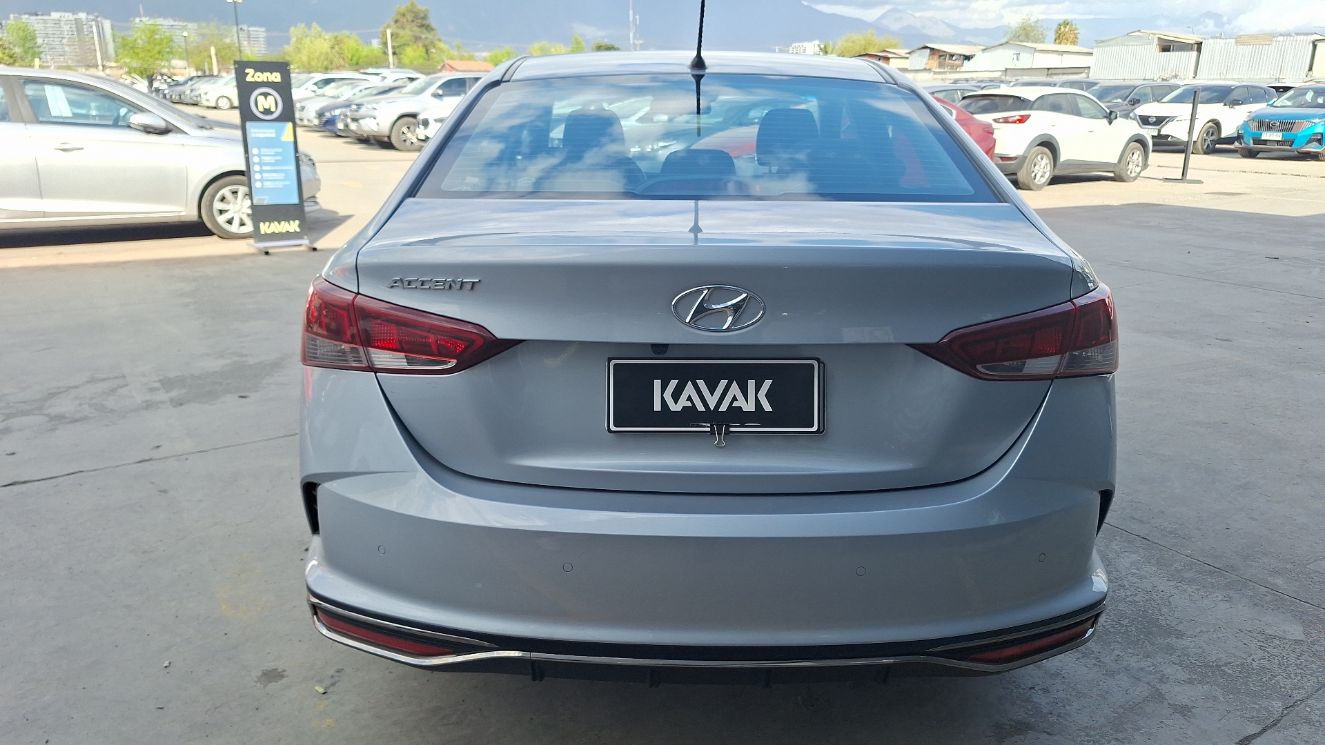 Hyundai Accent — foto 3 de 15