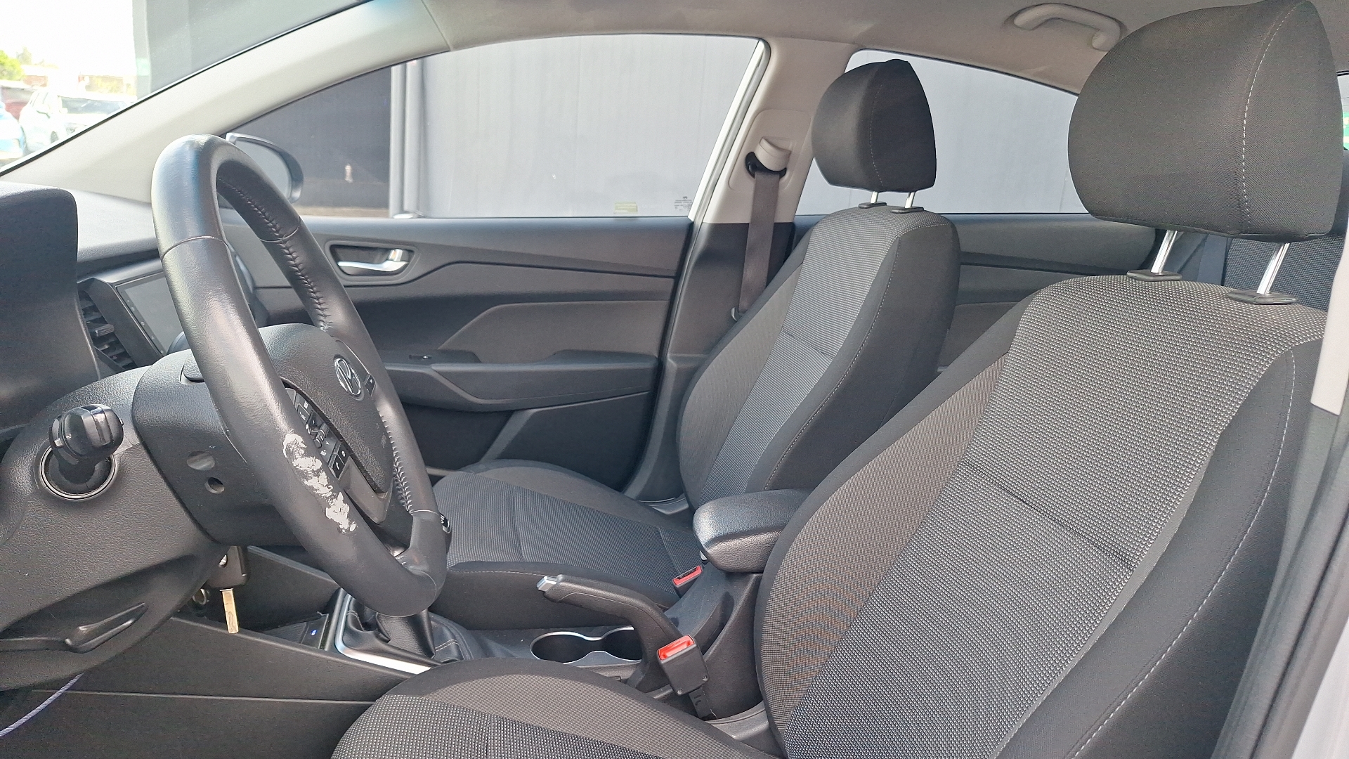Hyundai Accent — foto 14 de 15
