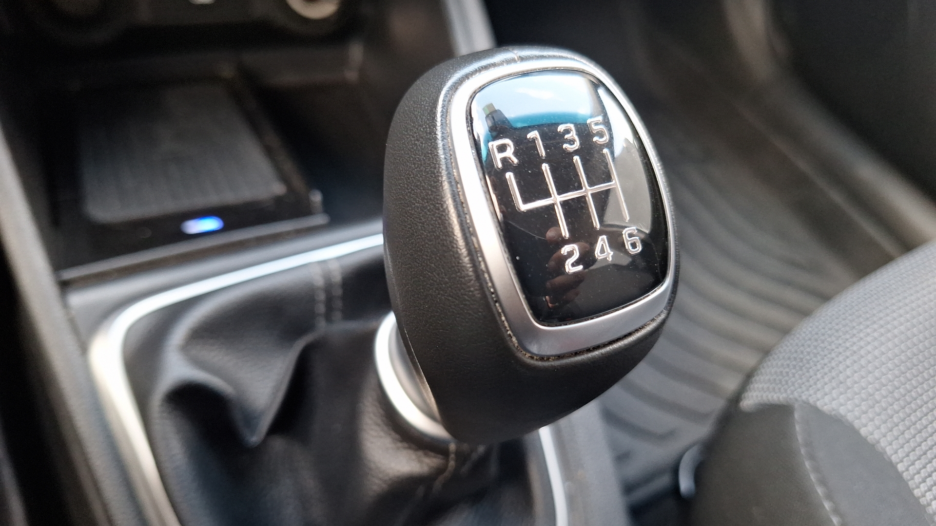 Hyundai Accent — foto 11 de 15