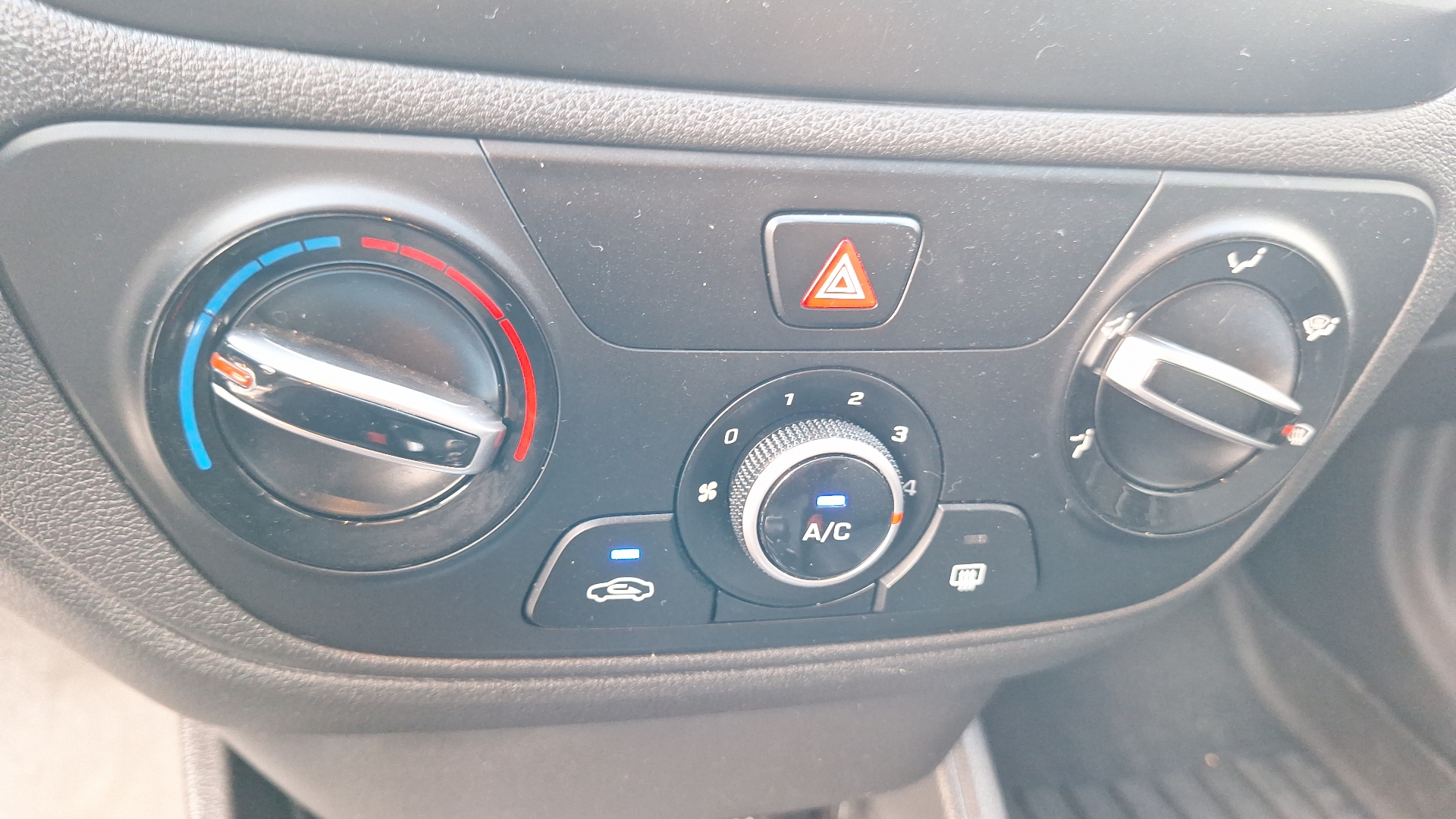 Hyundai Accent — foto 15 de 15