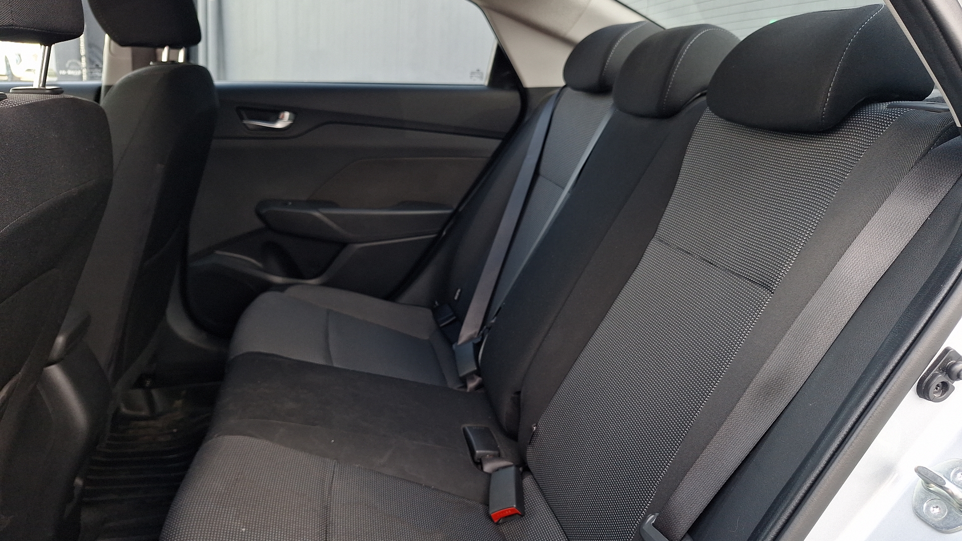 Hyundai Accent — foto 13 de 15
