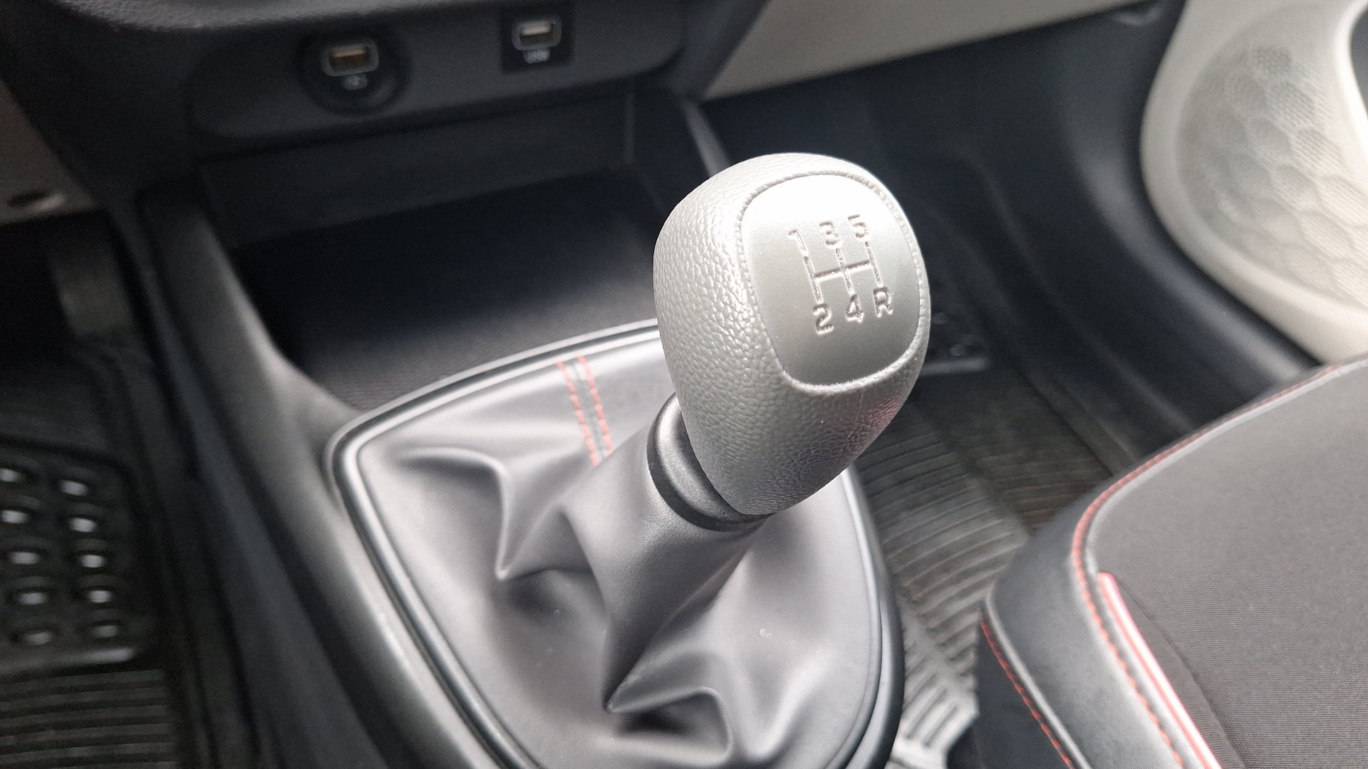 Hyundai Grand I10 — foto 11 de 15