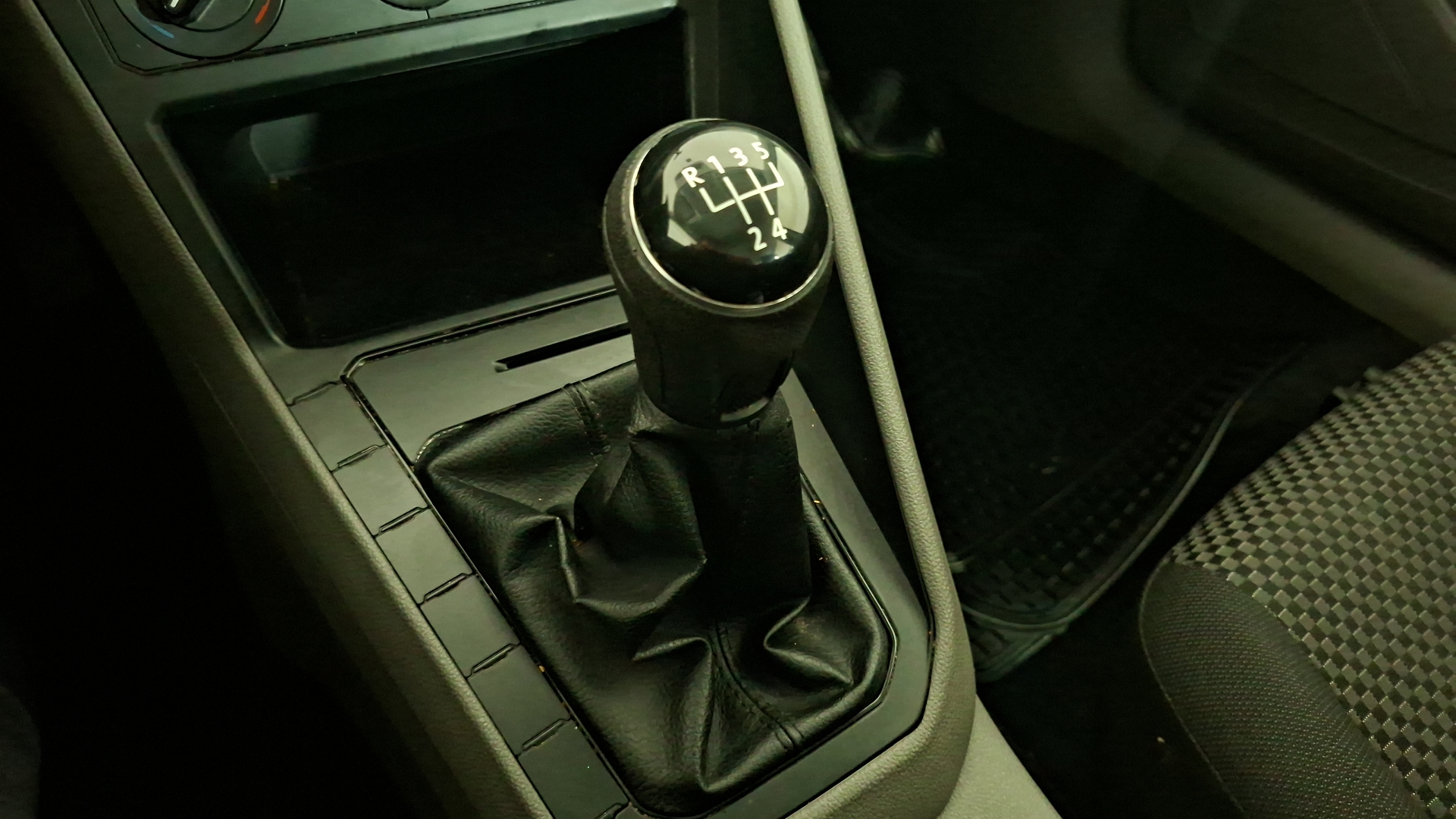 Volkswagen Virtus — foto 11 de 15