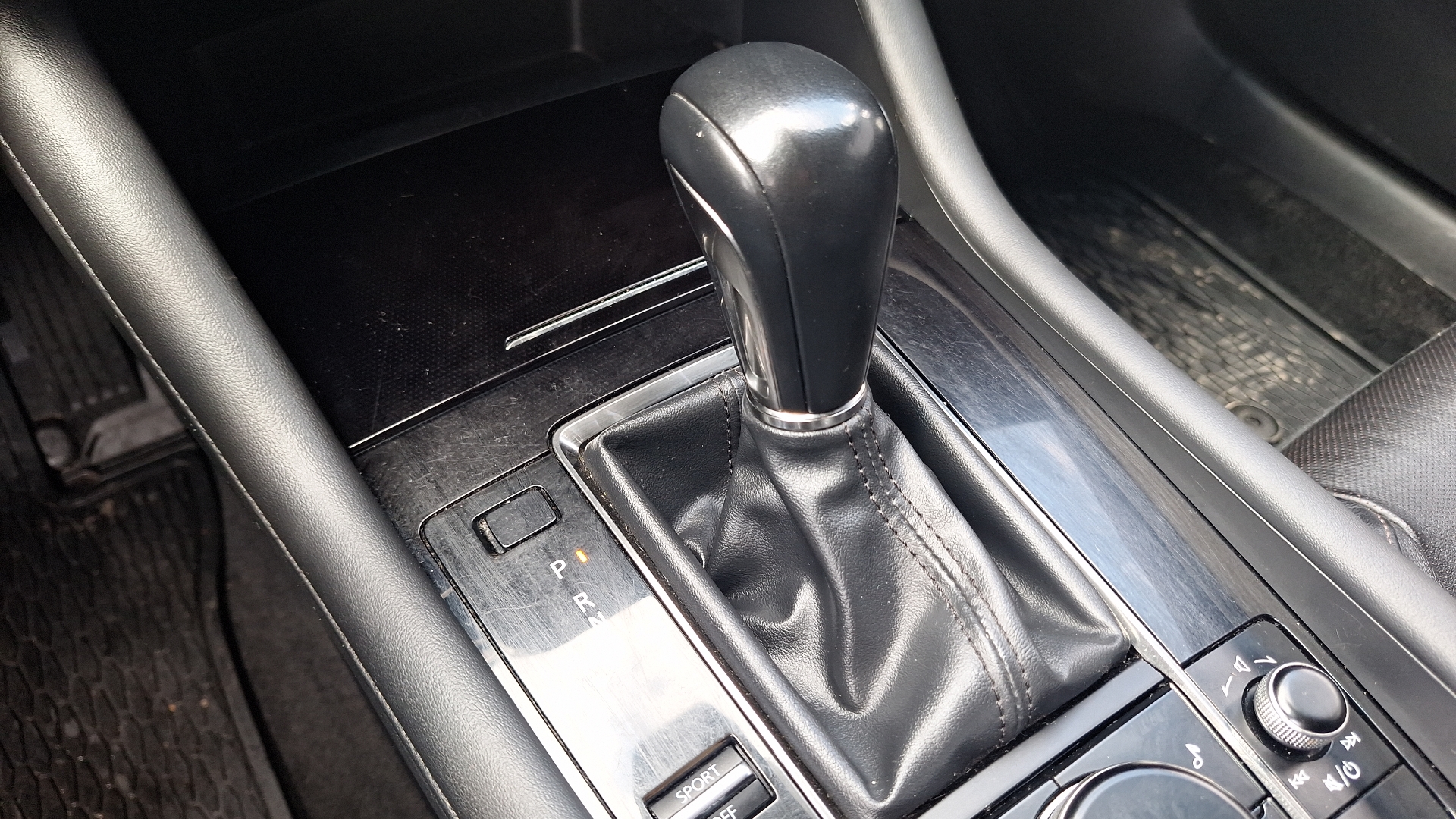 Mazda 3 — foto 11 de 16
