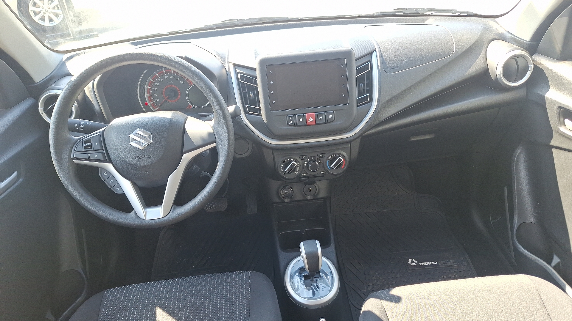 Suzuki Celerio — foto 6 de 15