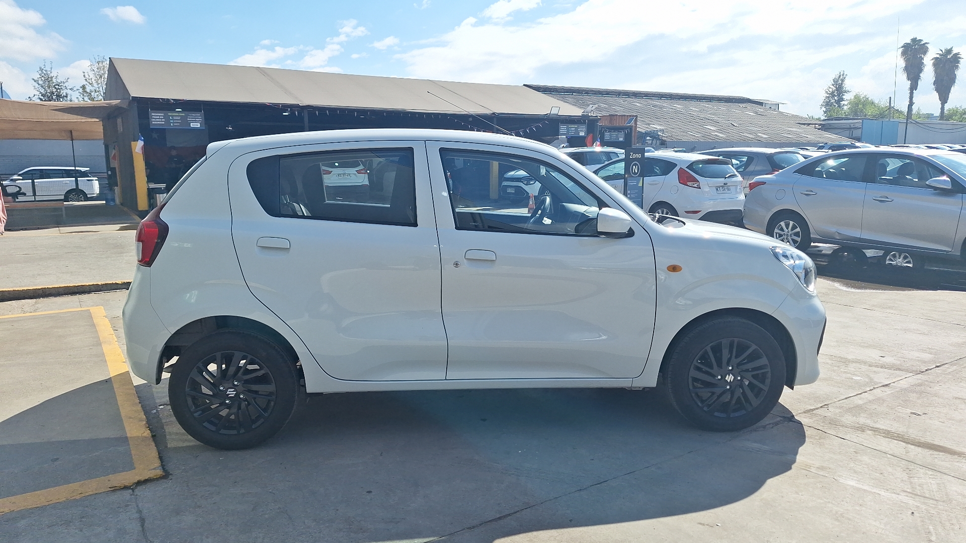 Suzuki Celerio — foto 5 de 15
