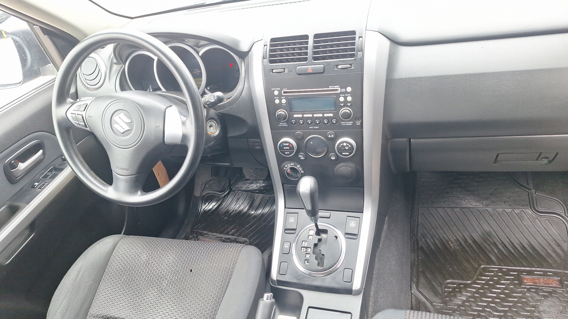 Suzuki Grand Vitara — foto 6 de 14
