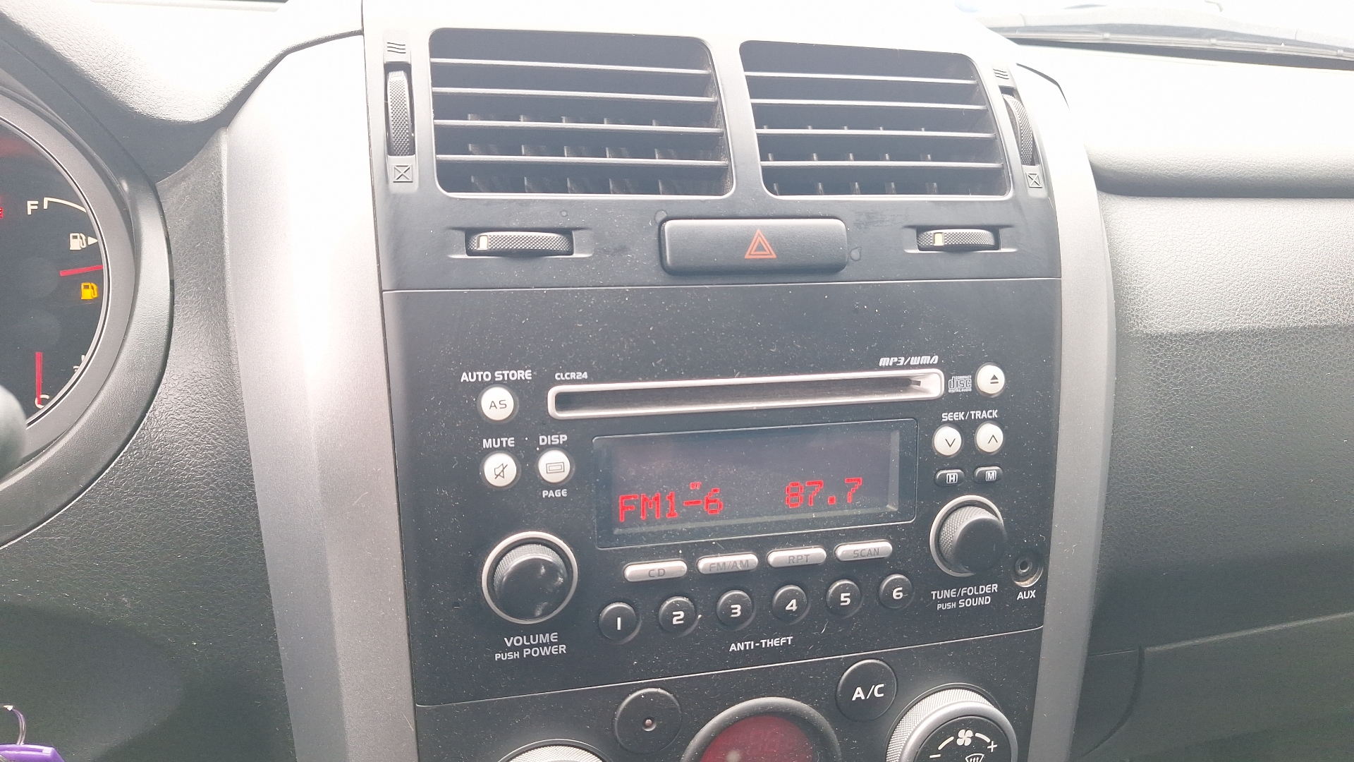 Suzuki Grand Vitara — foto 10 de 14