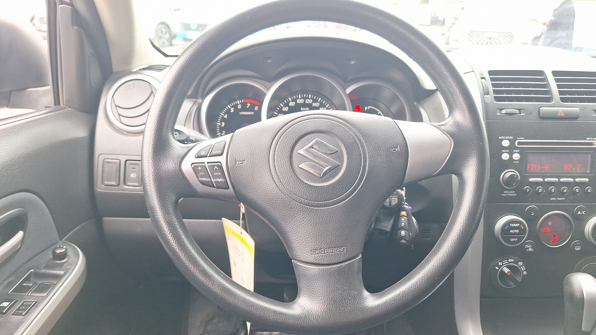 Suzuki Grand Vitara — foto 8 de 14