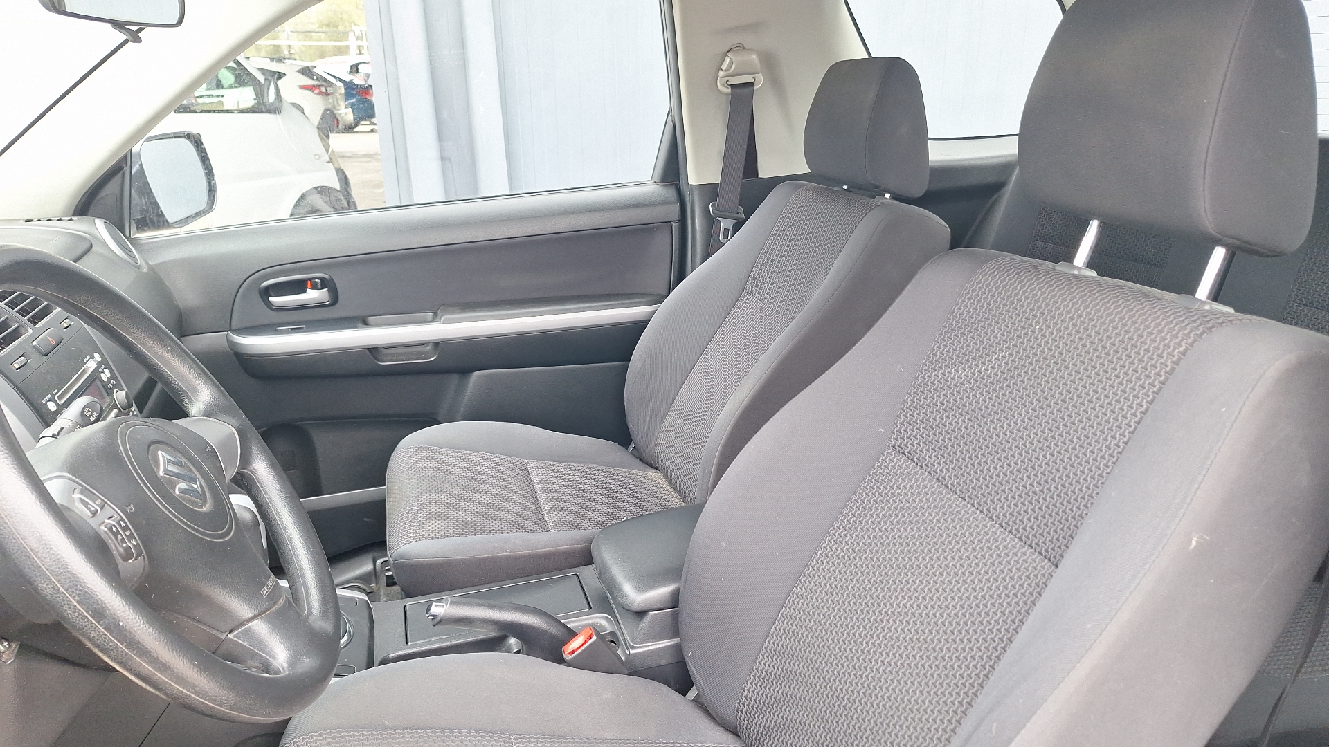 Suzuki Grand Vitara — foto 13 de 14