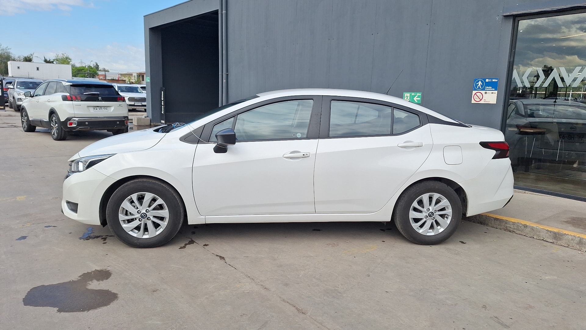 Nissan Versa — foto 2 de 14