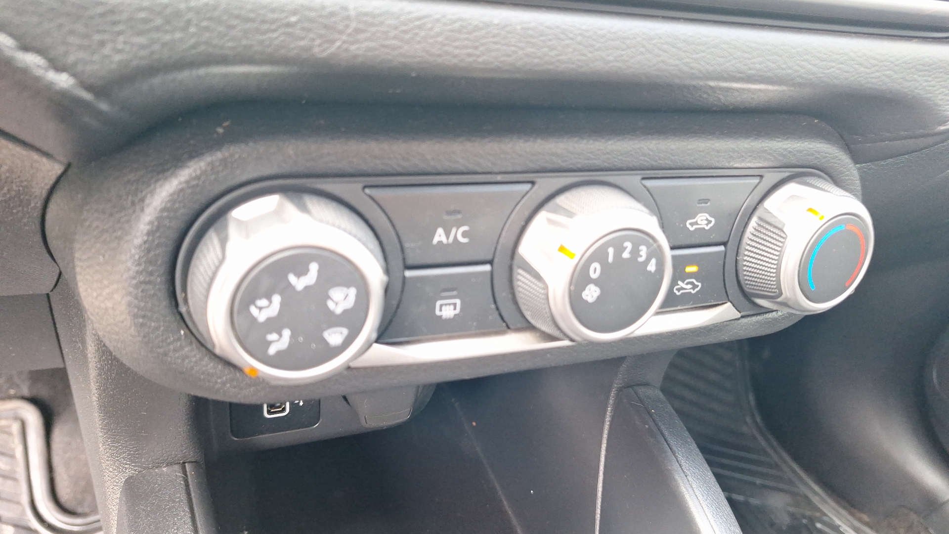 Nissan Versa — foto 14 de 14