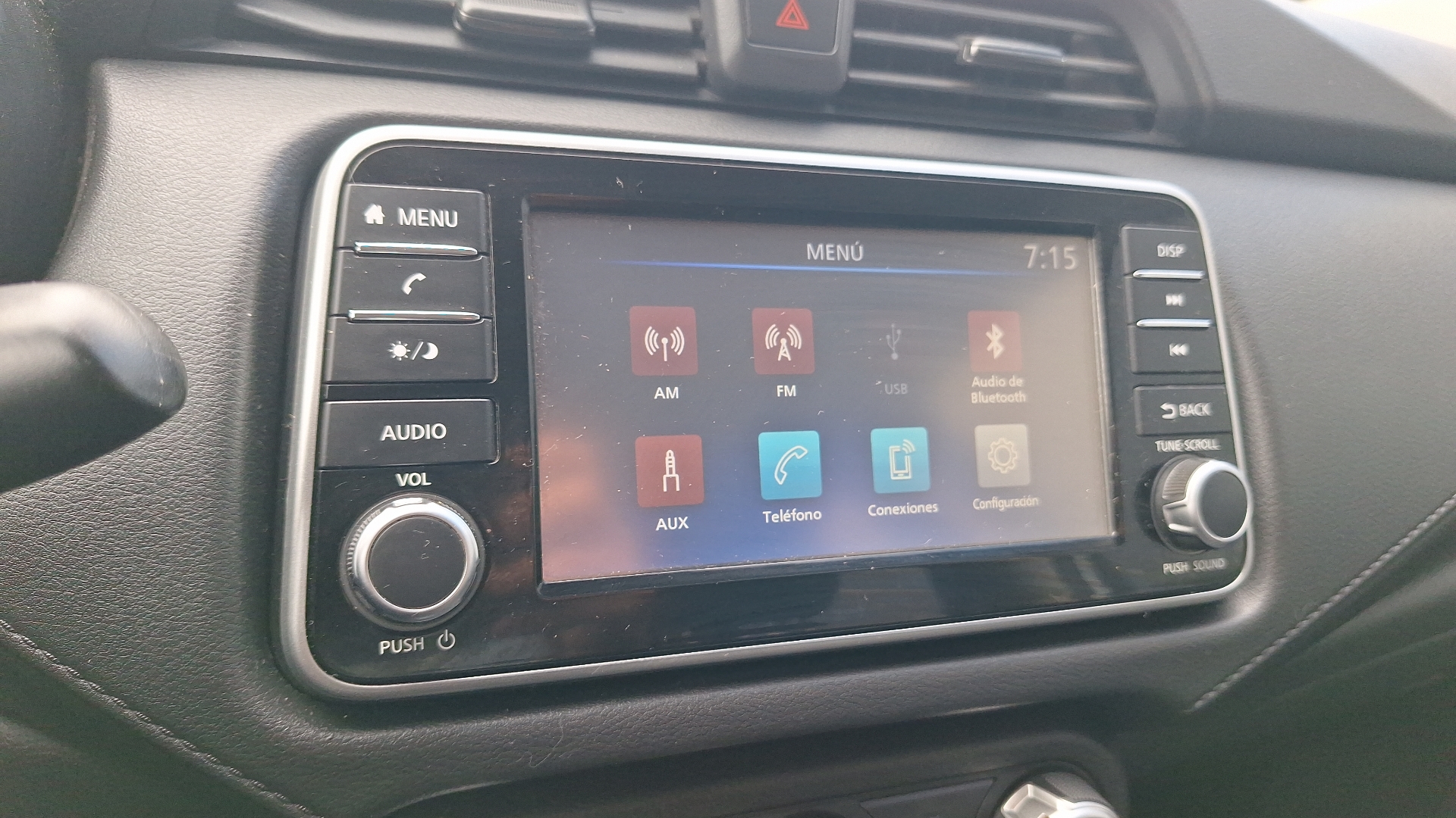 Nissan Versa — foto 10 de 14