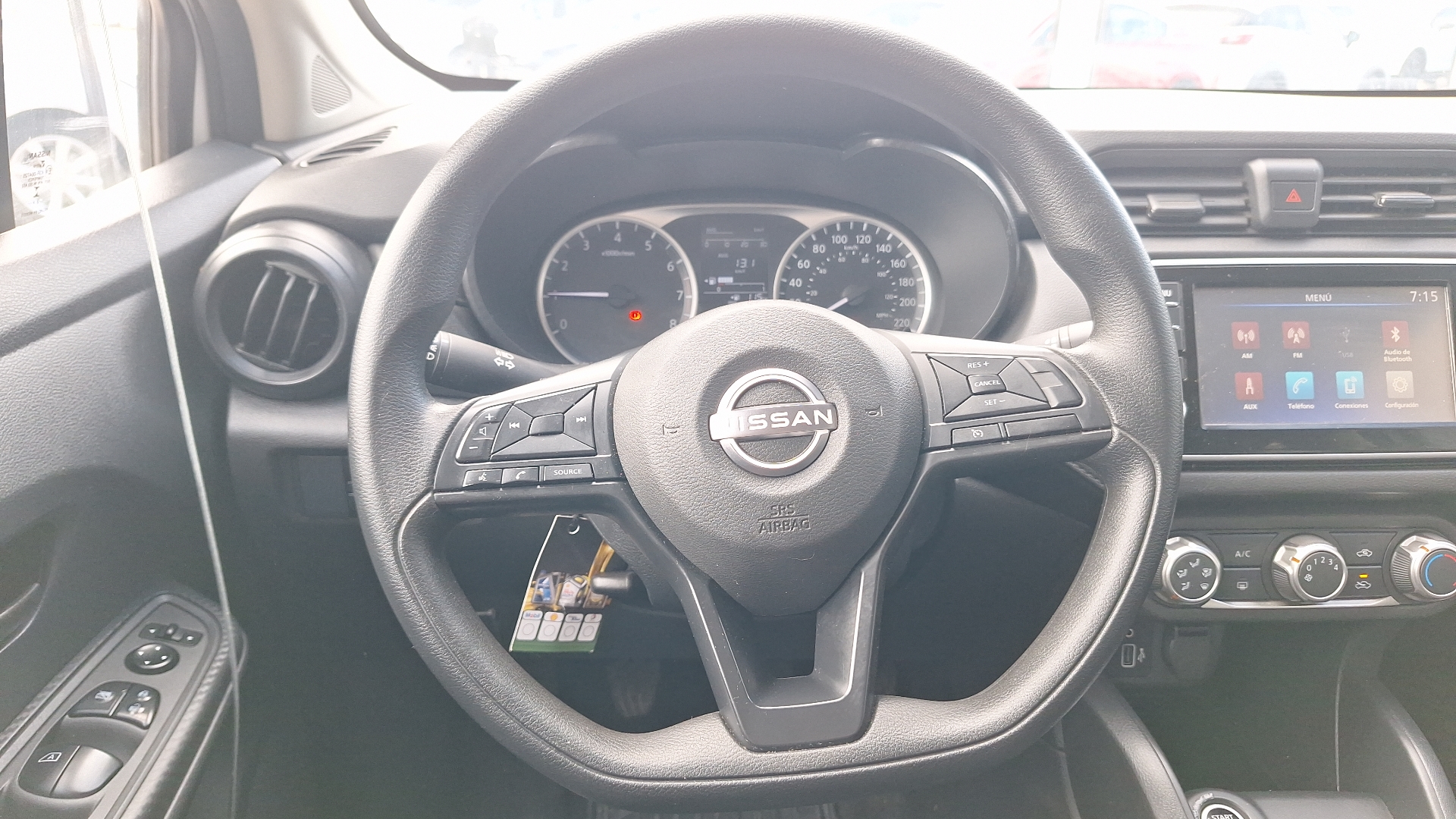 Nissan Versa — foto 8 de 14