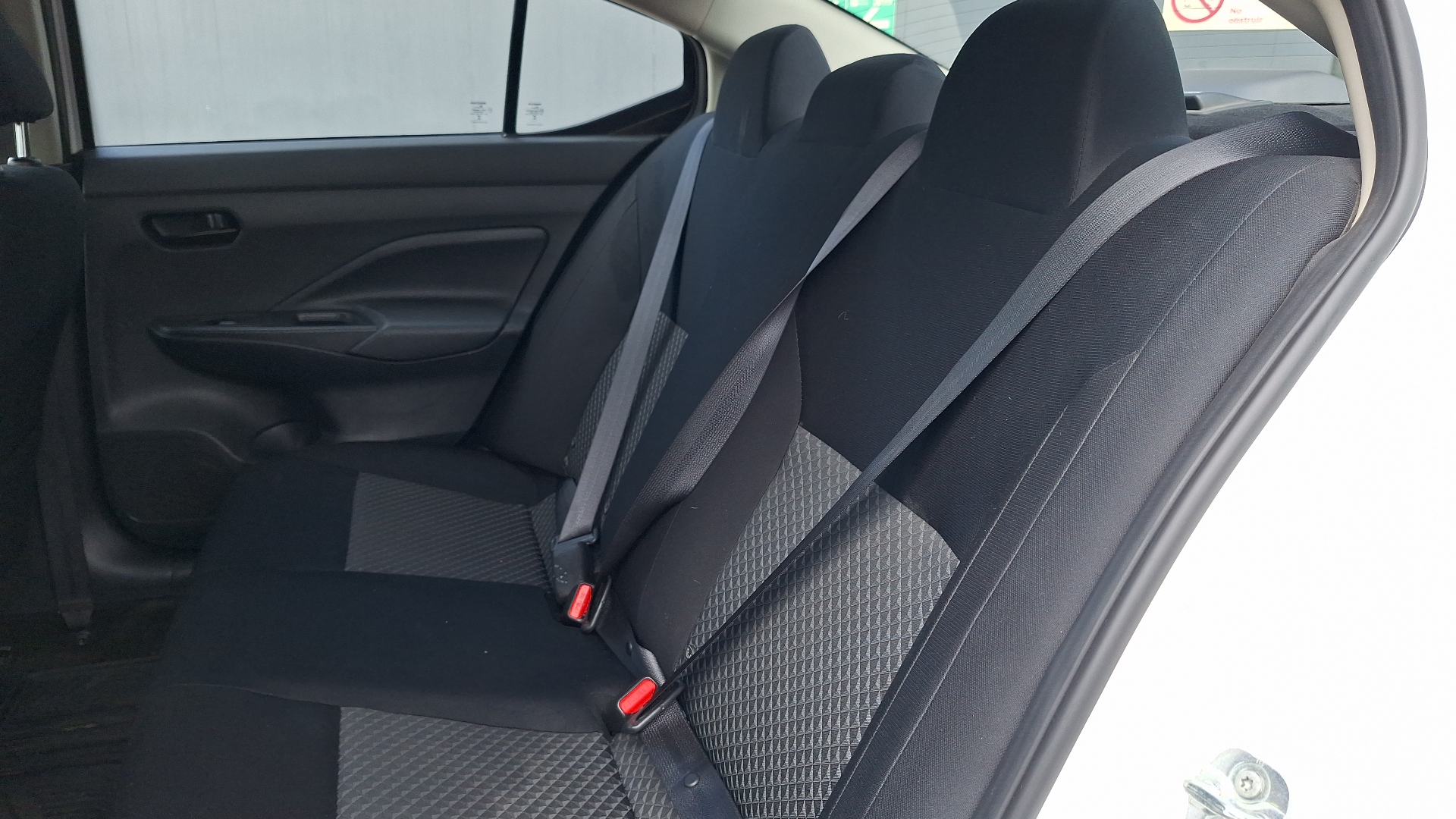 Nissan Versa — foto 12 de 14