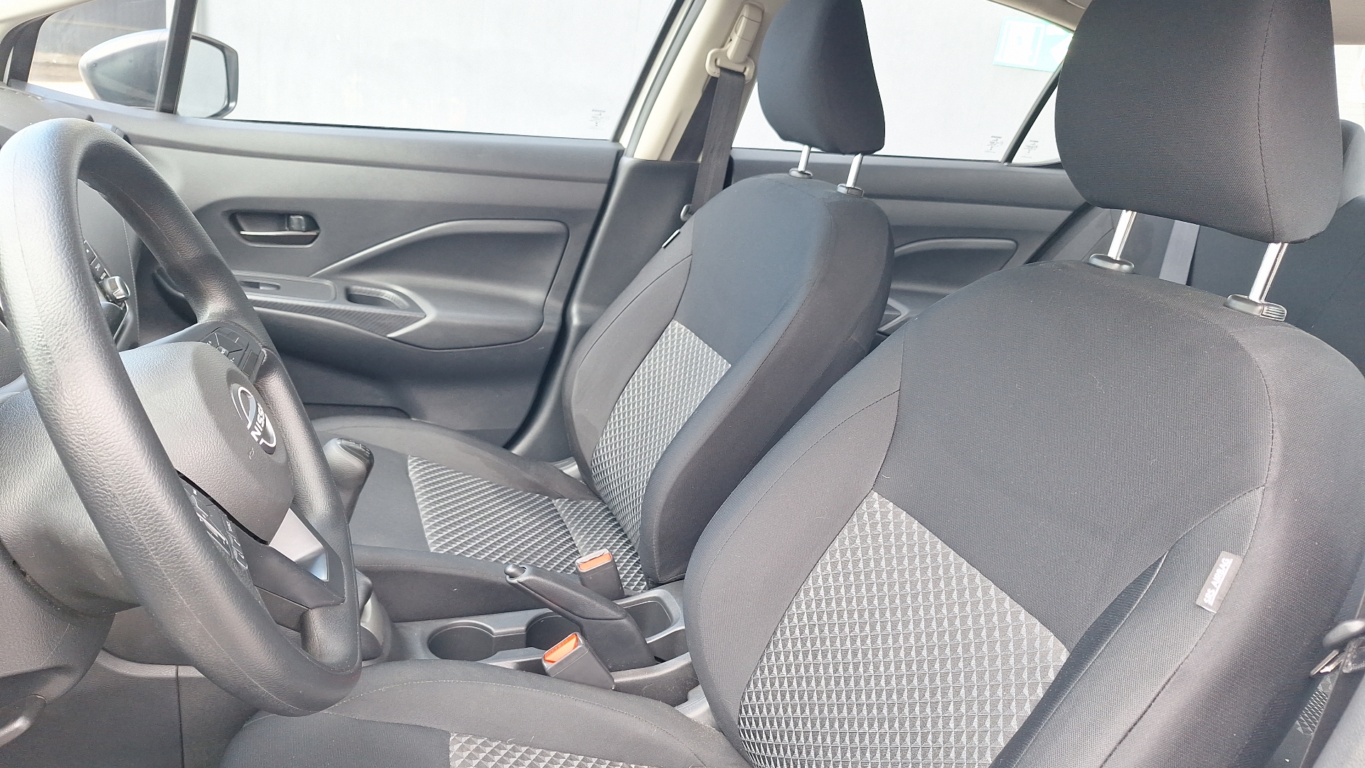 Nissan Versa — foto 13 de 14