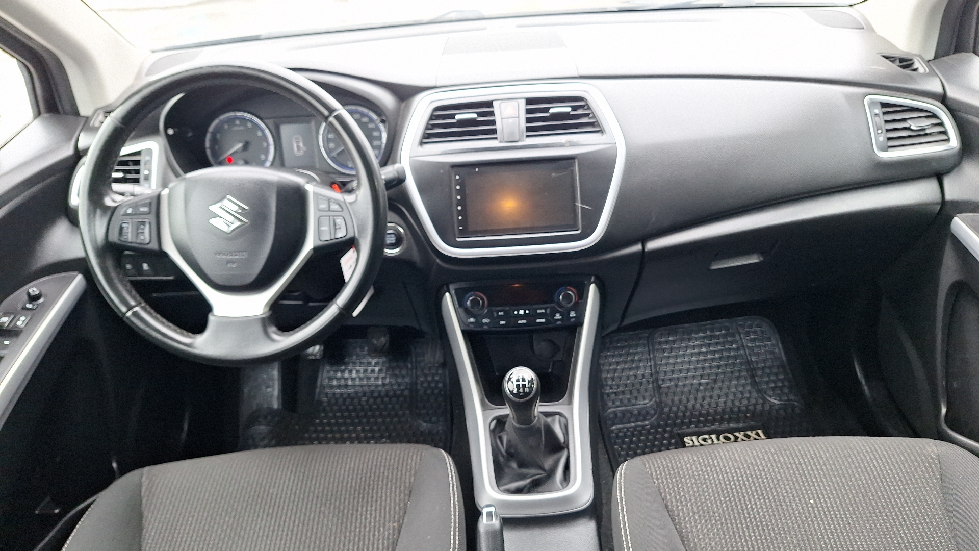 Suzuki S-Cross — foto 6 de 15