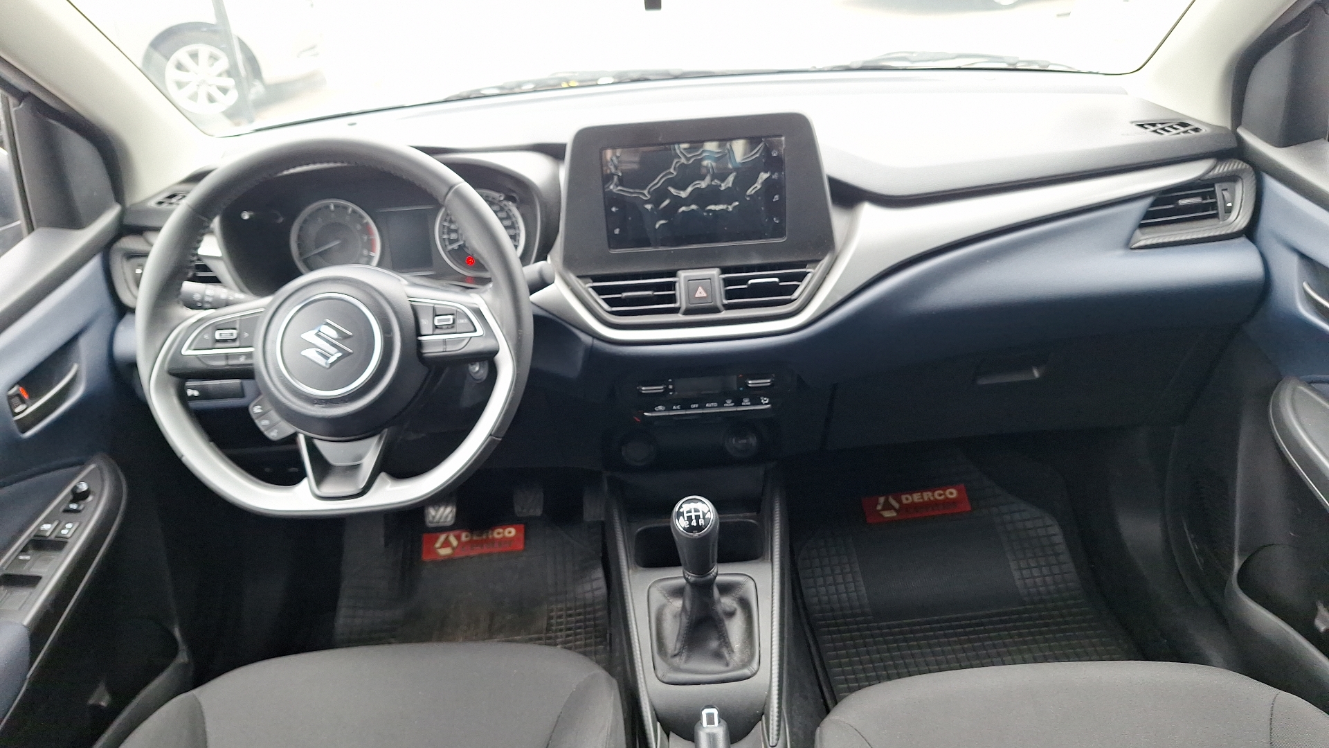 Suzuki Baleno — foto 6 de 15