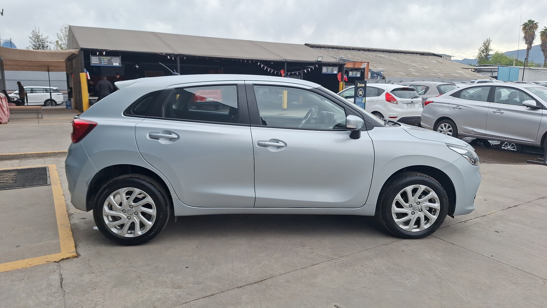 Suzuki Baleno — foto 5 de 15