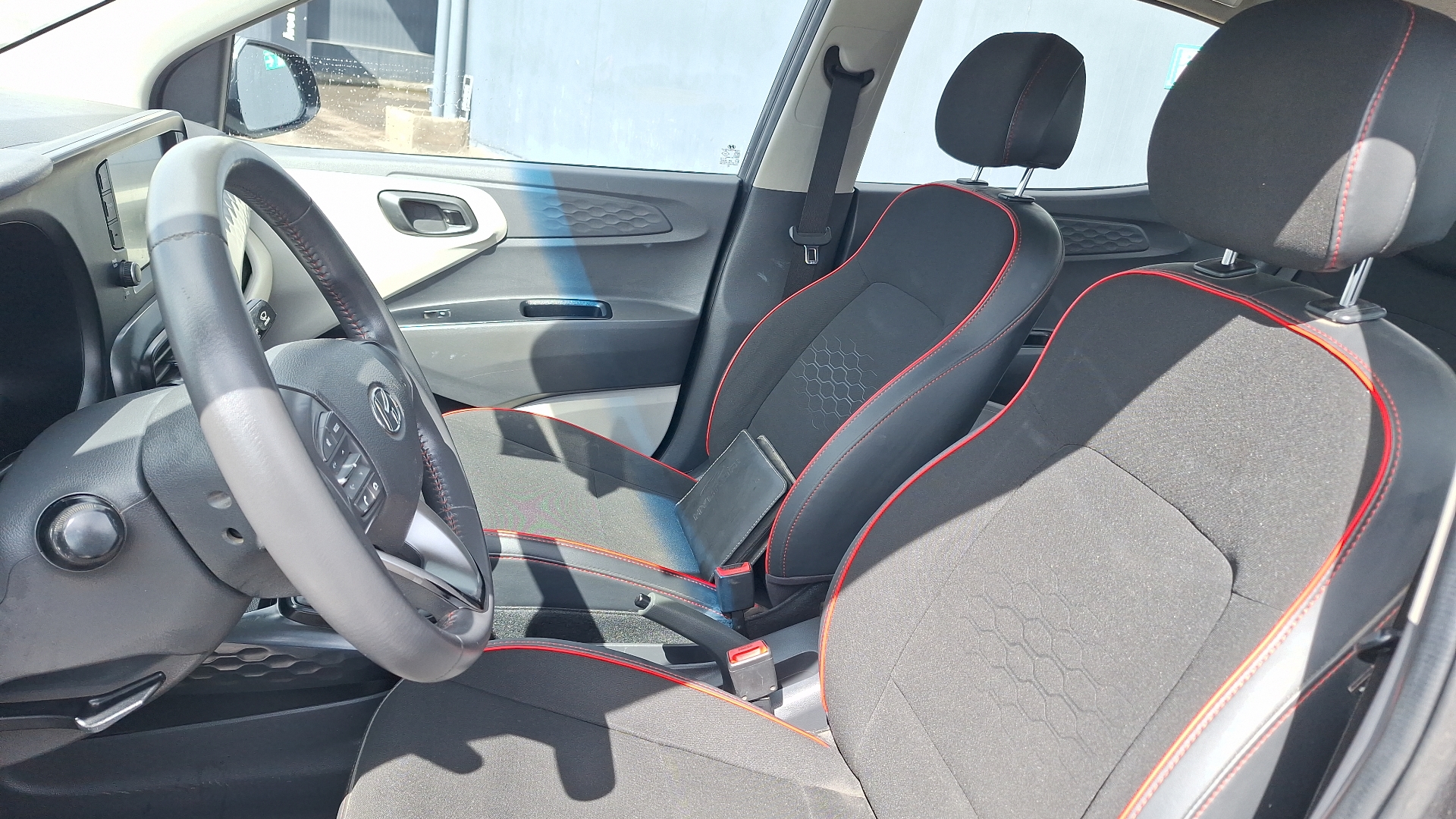 Hyundai Grand I10 — foto 14 de 15