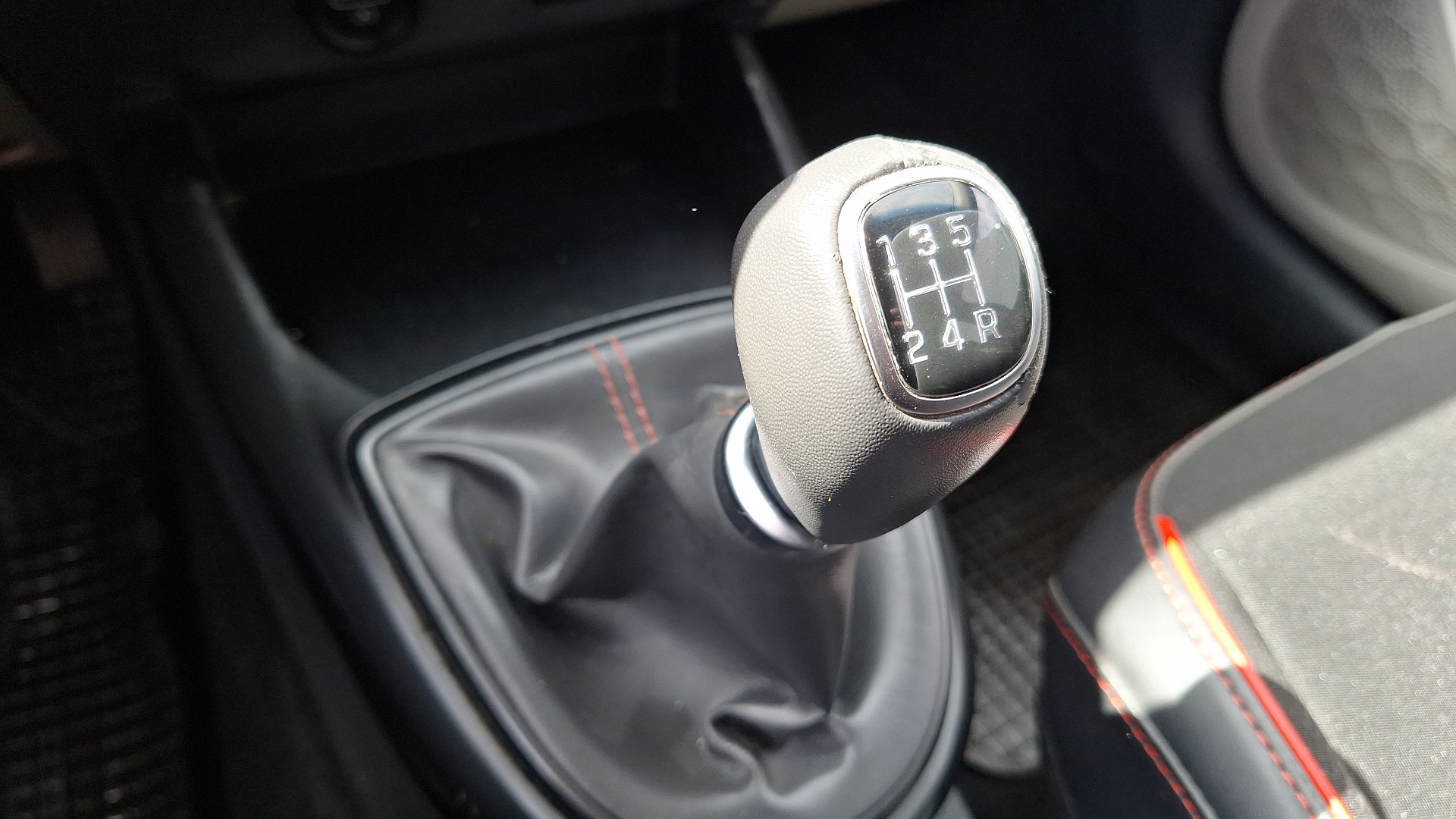 Hyundai Grand I10 — foto 11 de 15