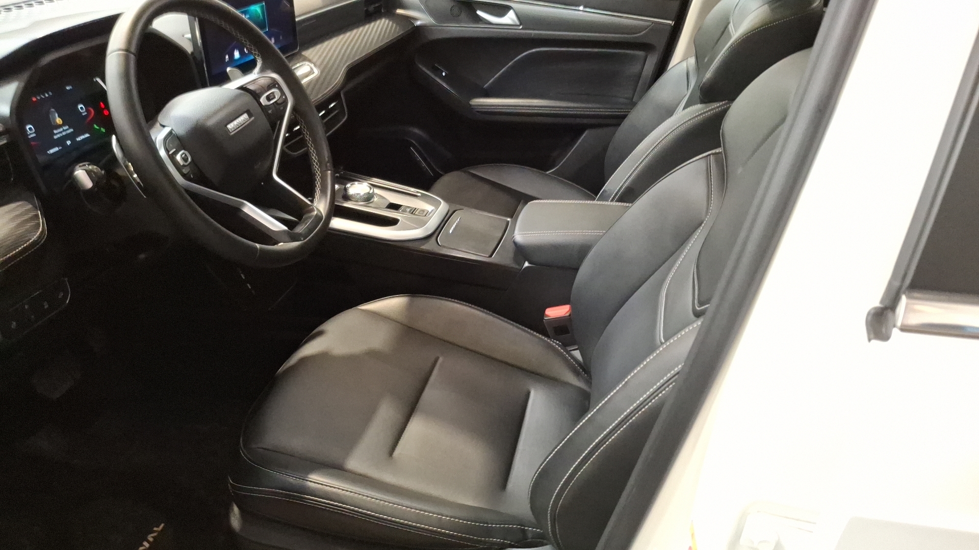 Haval Jolion — foto 15 de 17