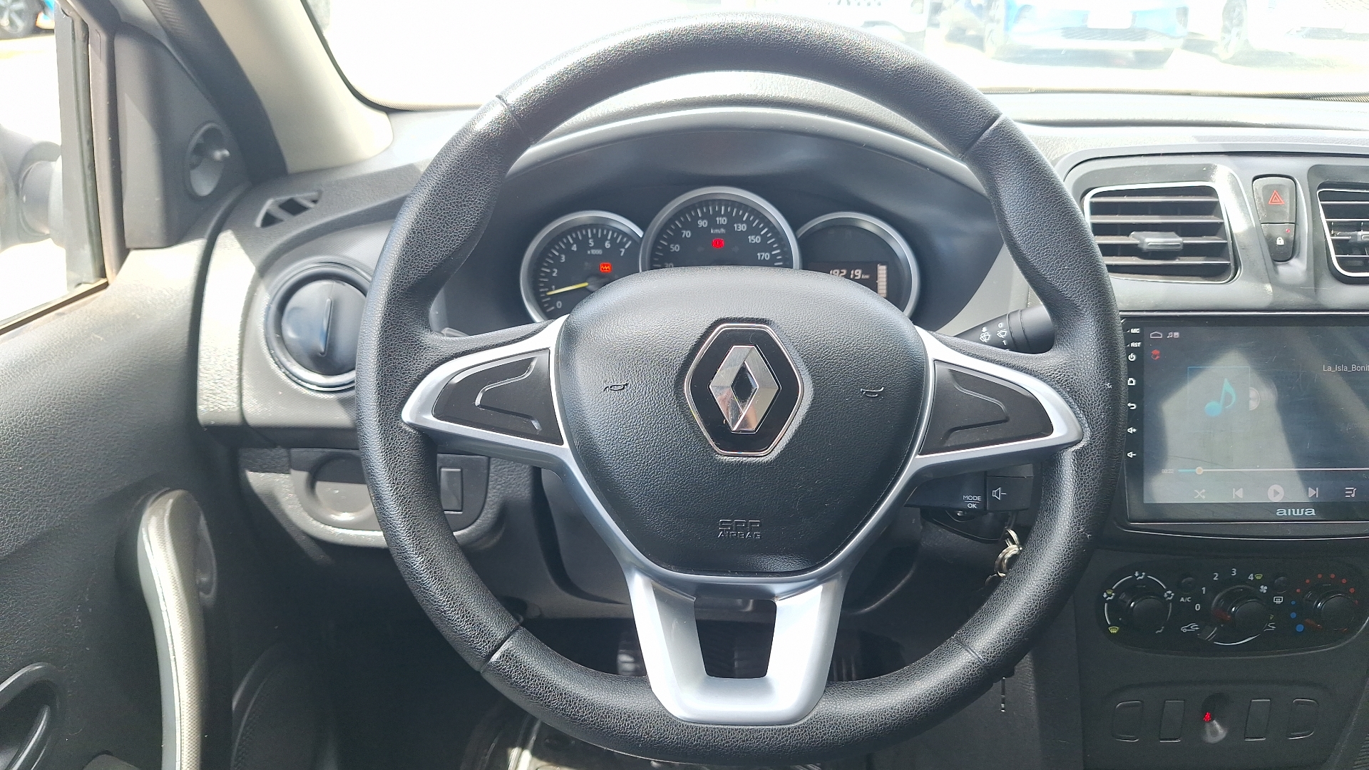 Renault Symbol — foto 8 de 15