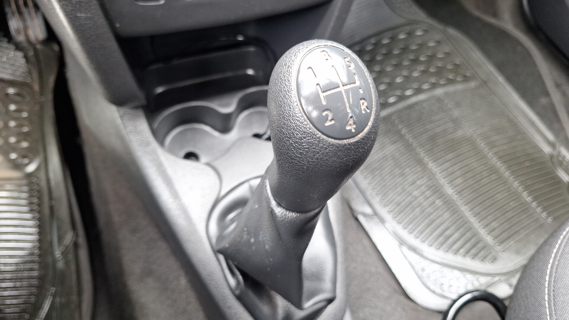 Renault Symbol — foto 11 de 15
