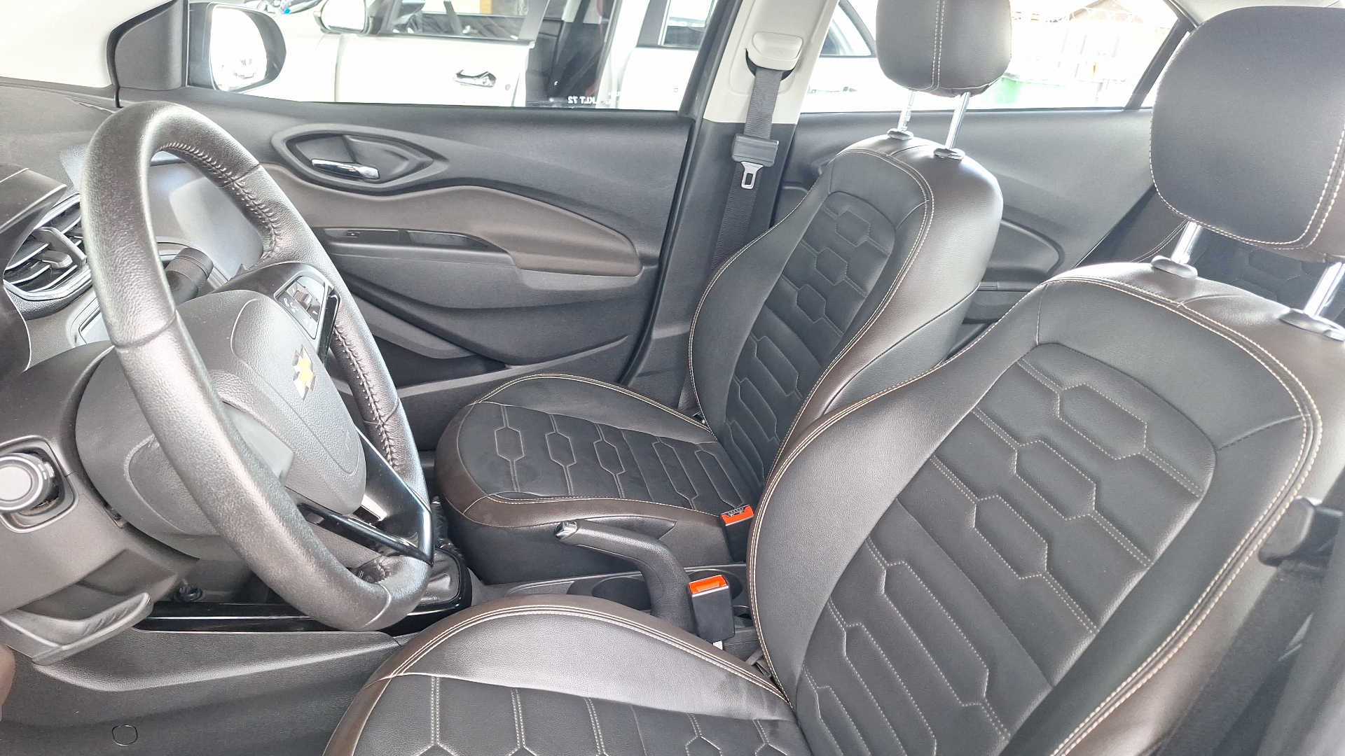 Chevrolet Prisma — foto 14 de 15