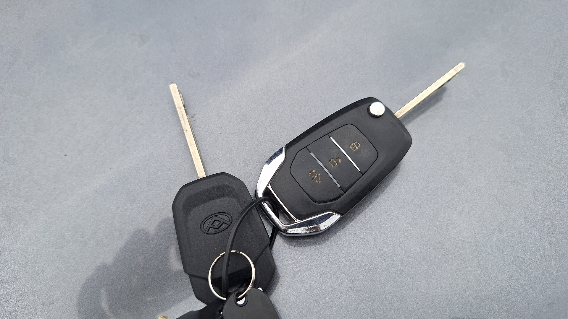 Maxus T60 — foto 7 de 15