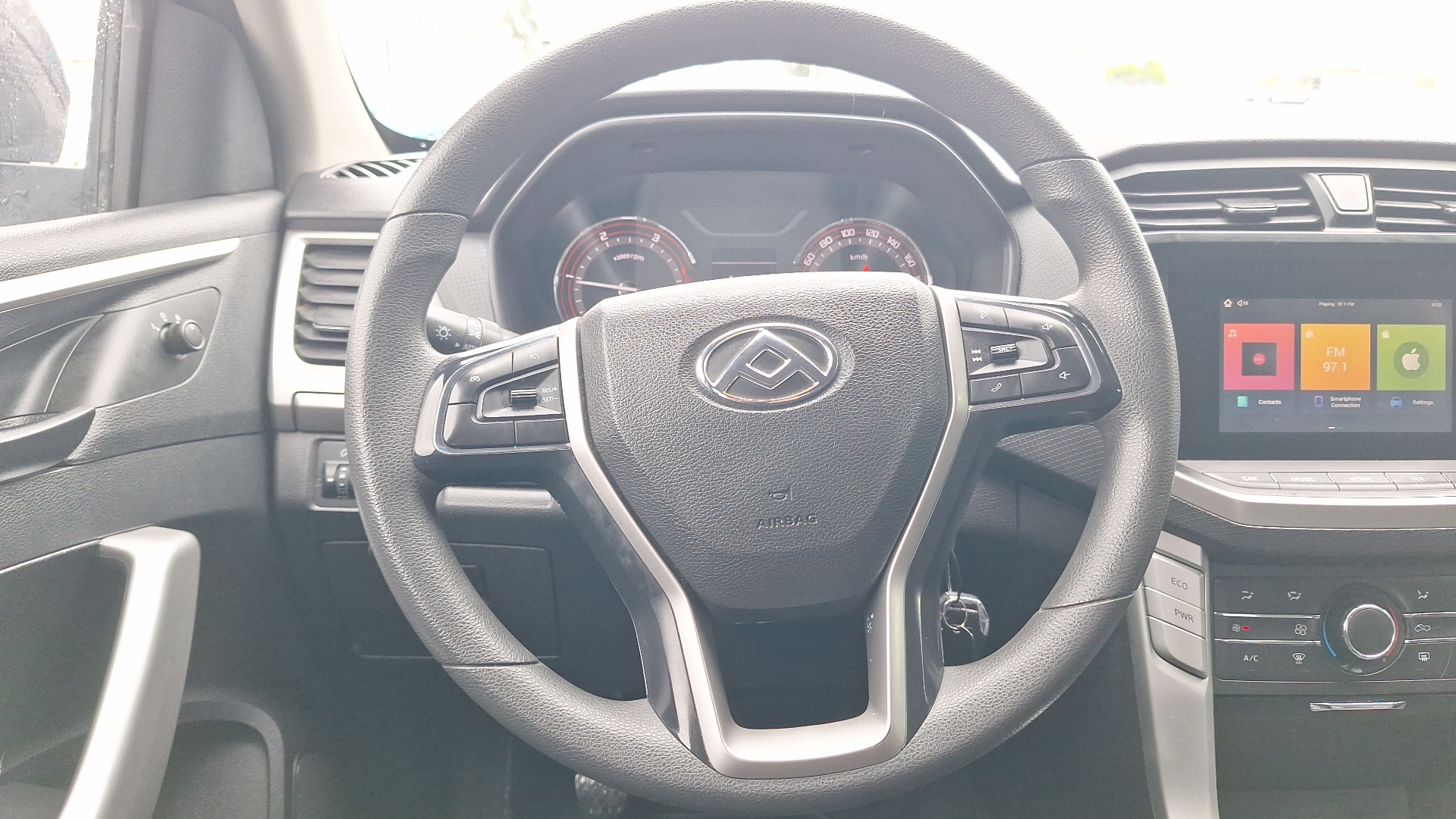 Maxus T60 — foto 8 de 15