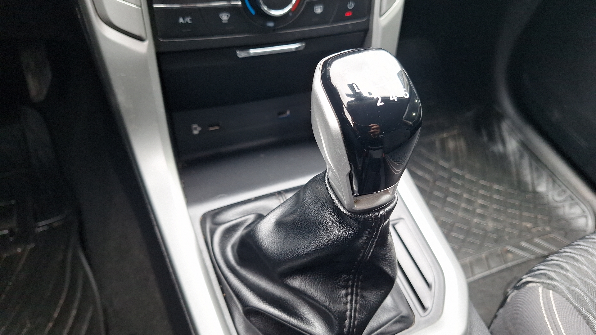 Maxus T60 — foto 11 de 15