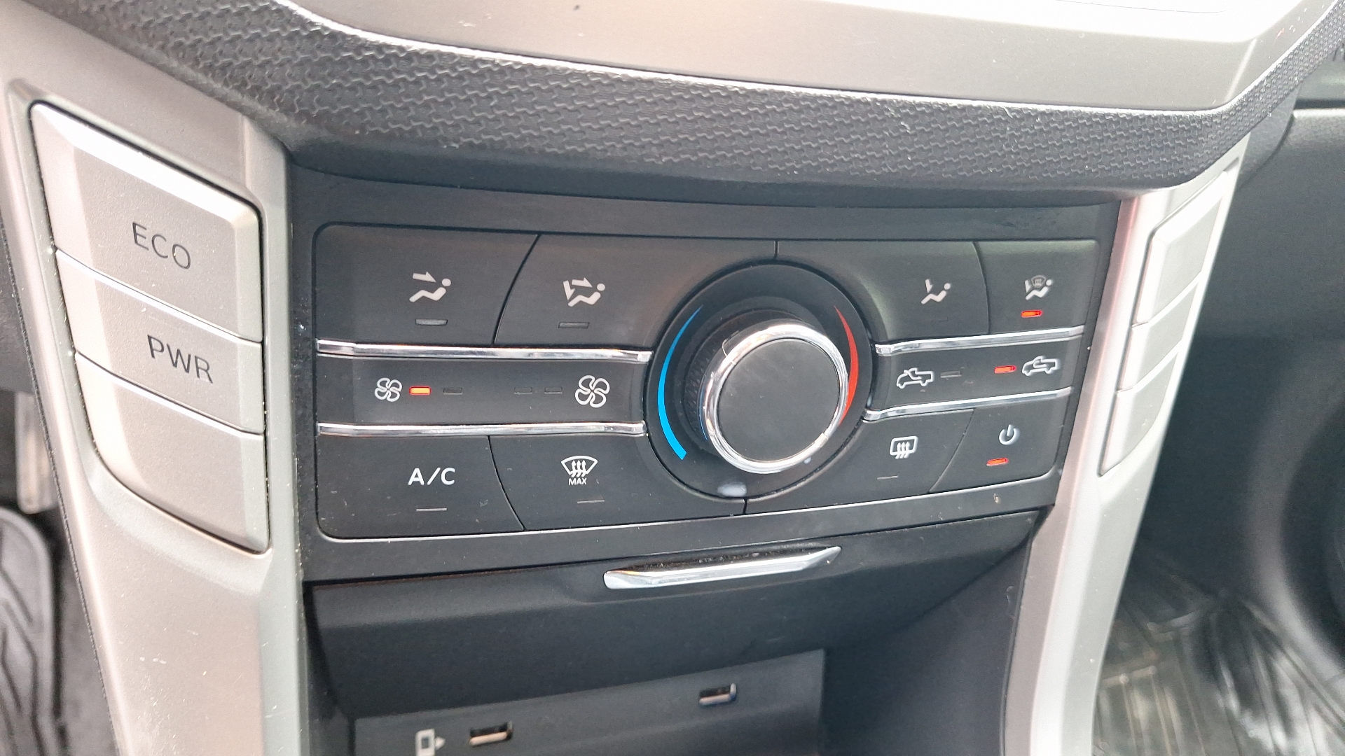 Maxus T60 — foto 15 de 15