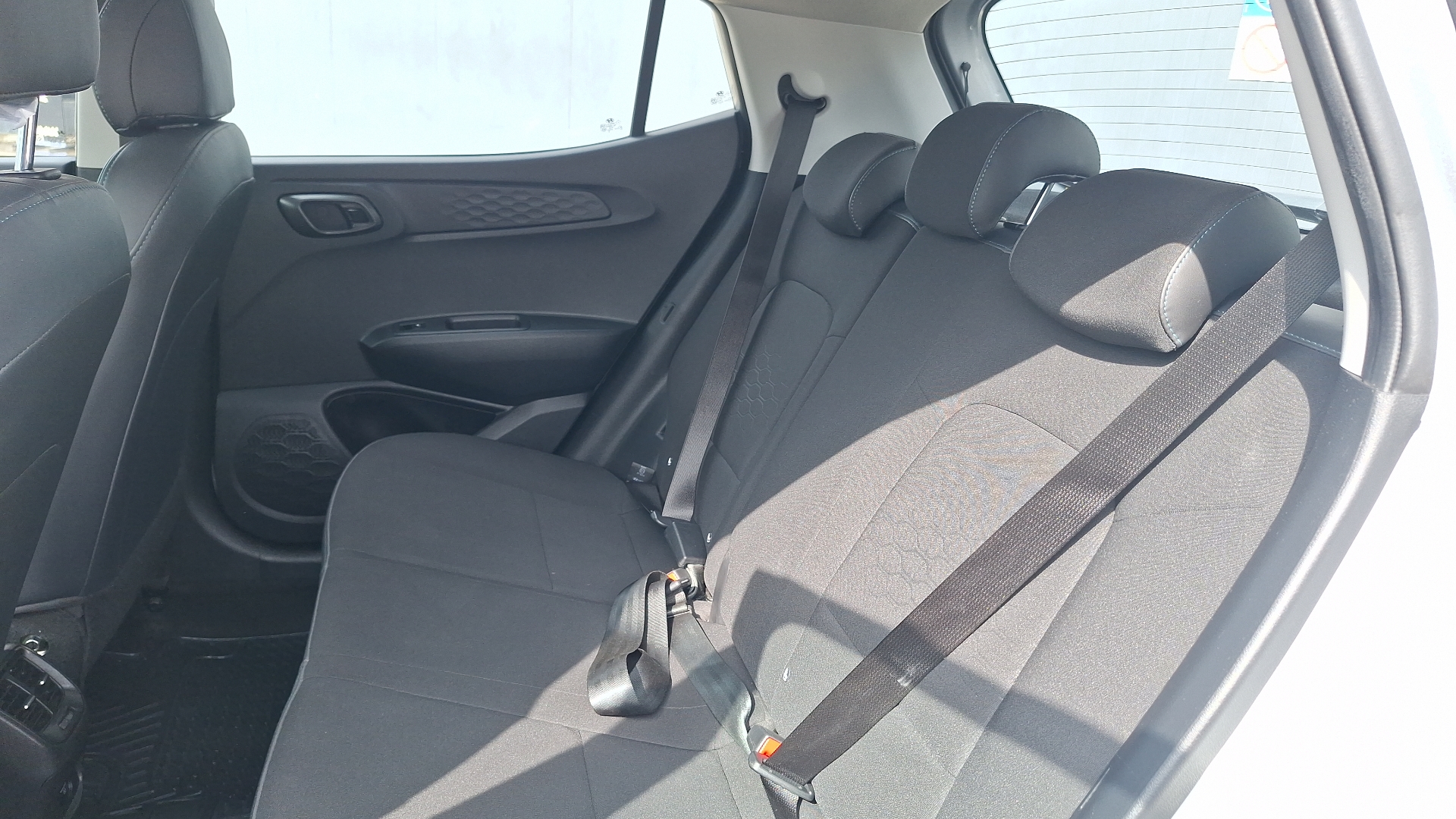 Hyundai Grand I10 — foto 13 de 15