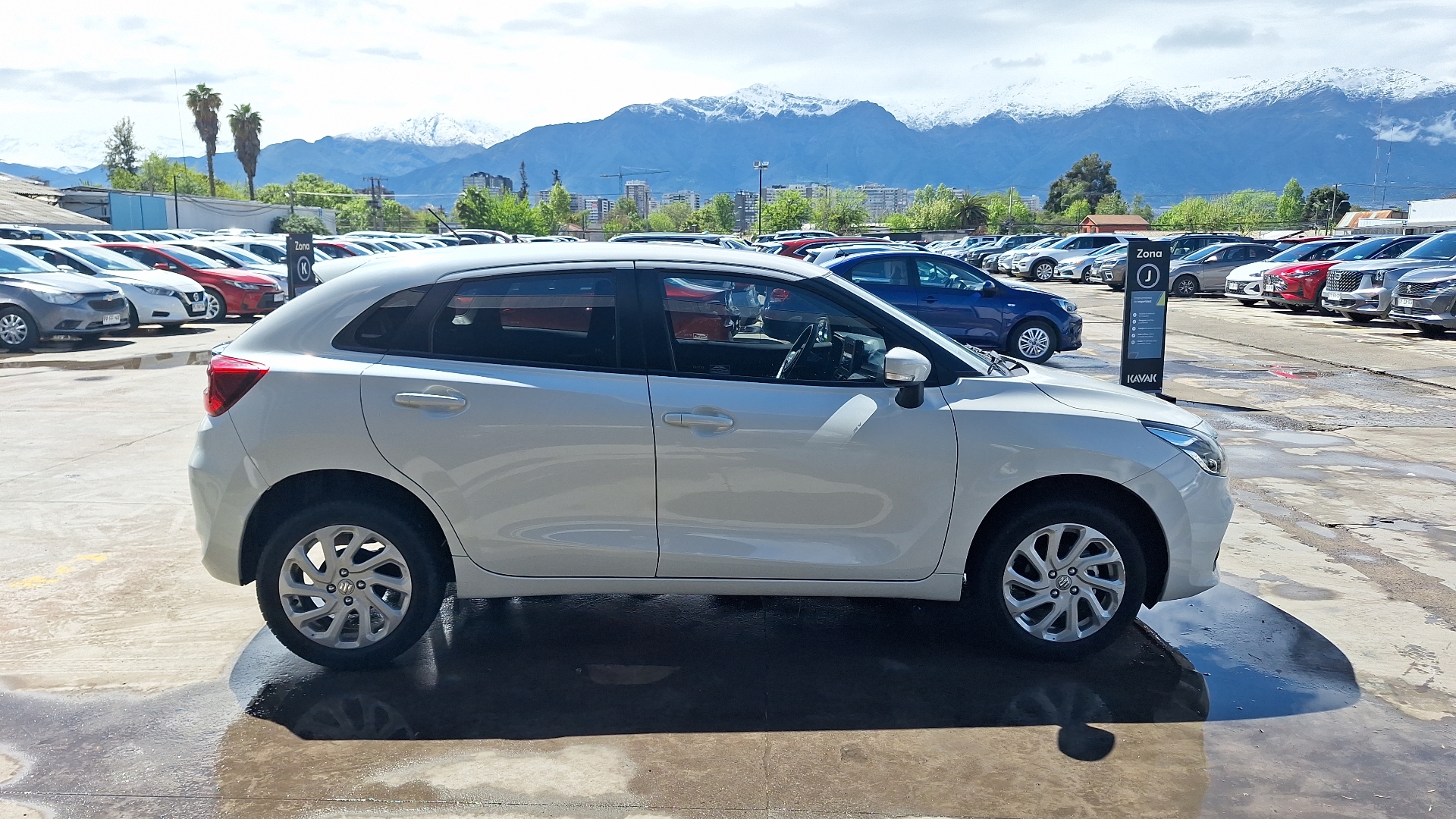 Suzuki Baleno — foto 5 de 15