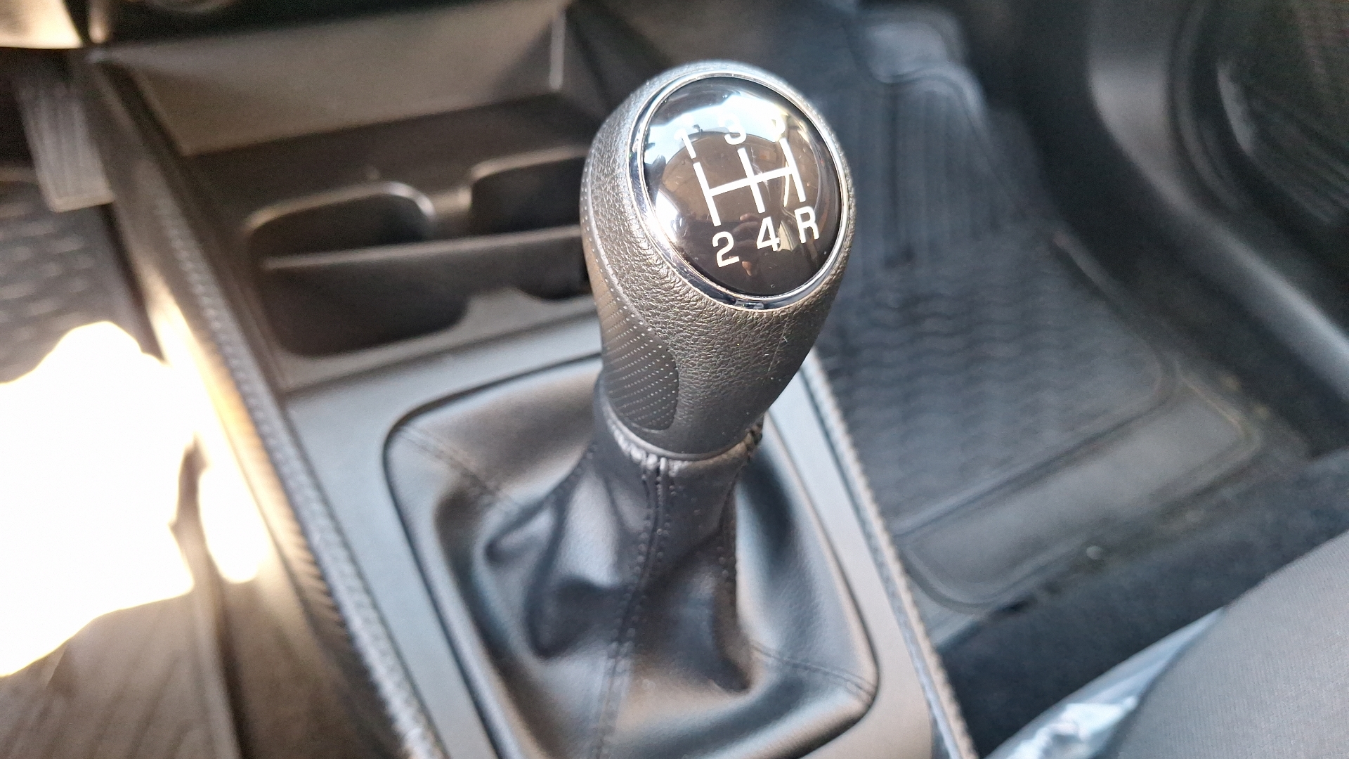 Suzuki Baleno — foto 11 de 15