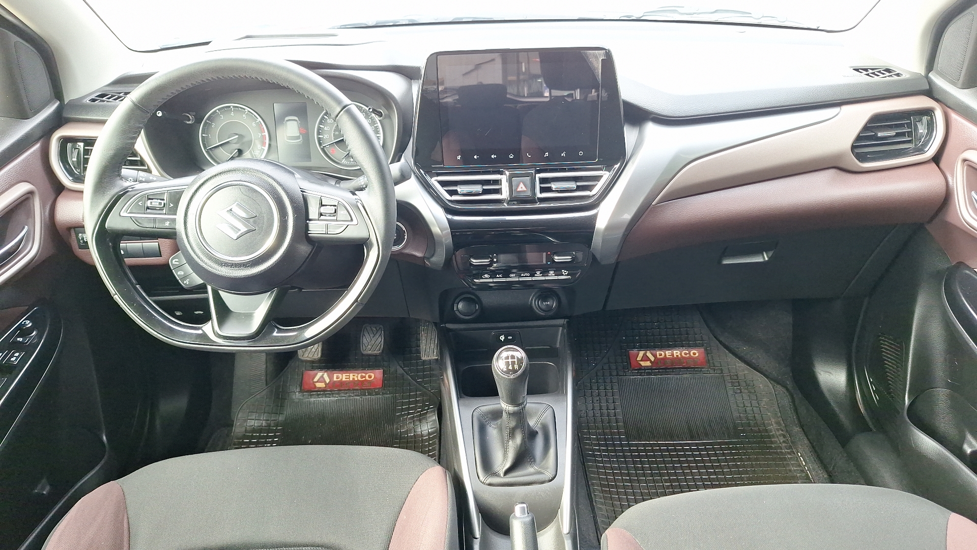 Suzuki Fronx — foto 6 de 15