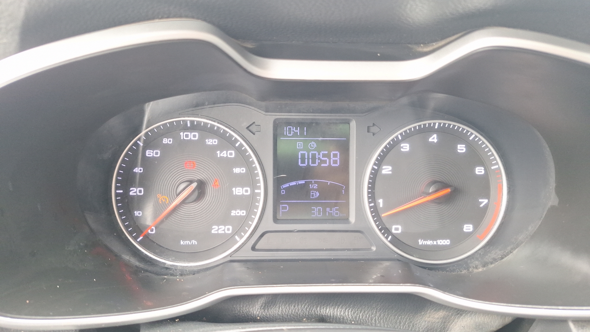 MG Zs — foto 9 de 16