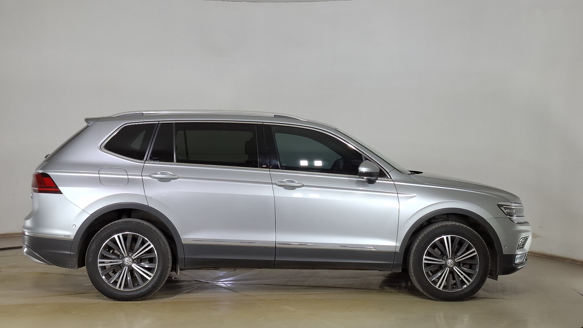 Volkswagen Tiguan — foto 4 de 18