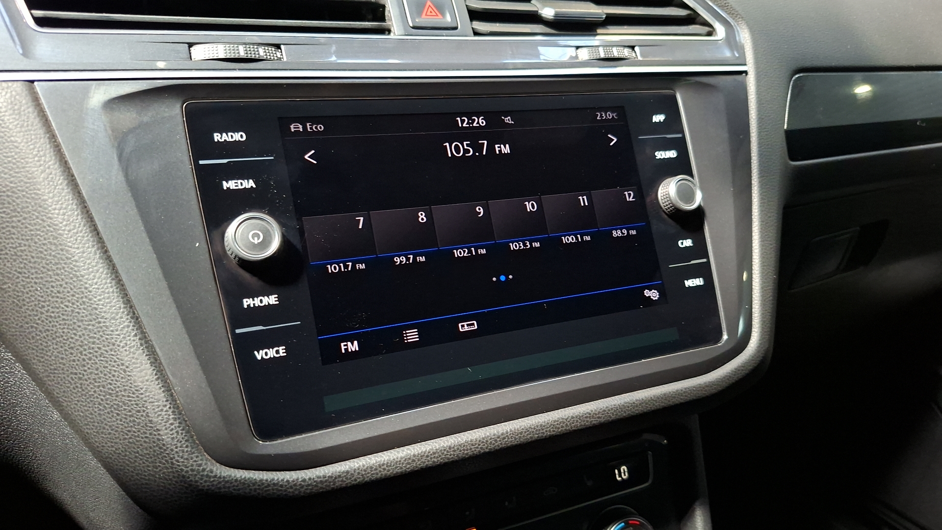 Volkswagen Tiguan — foto 10 de 18