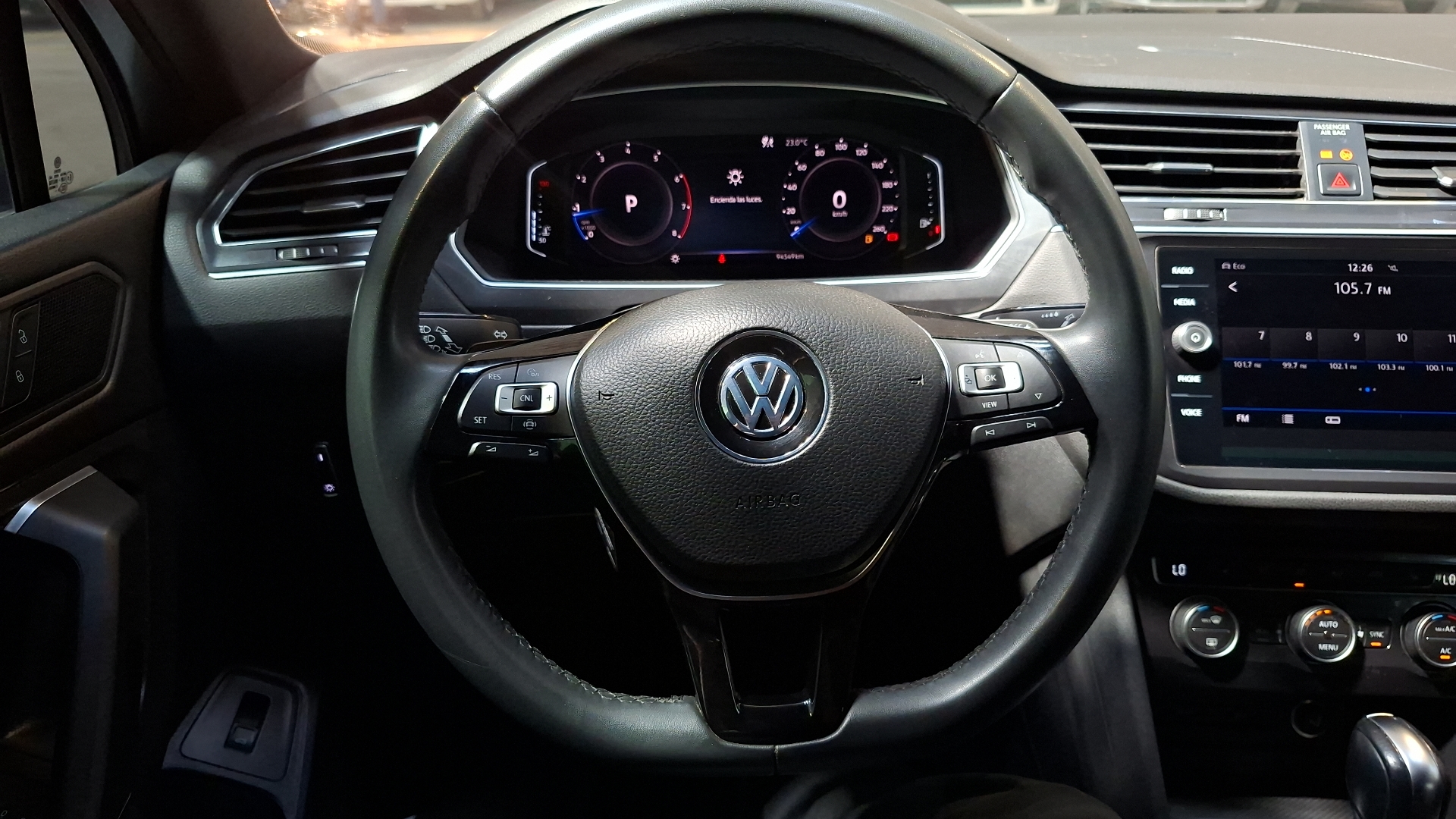Volkswagen Tiguan — foto 8 de 18
