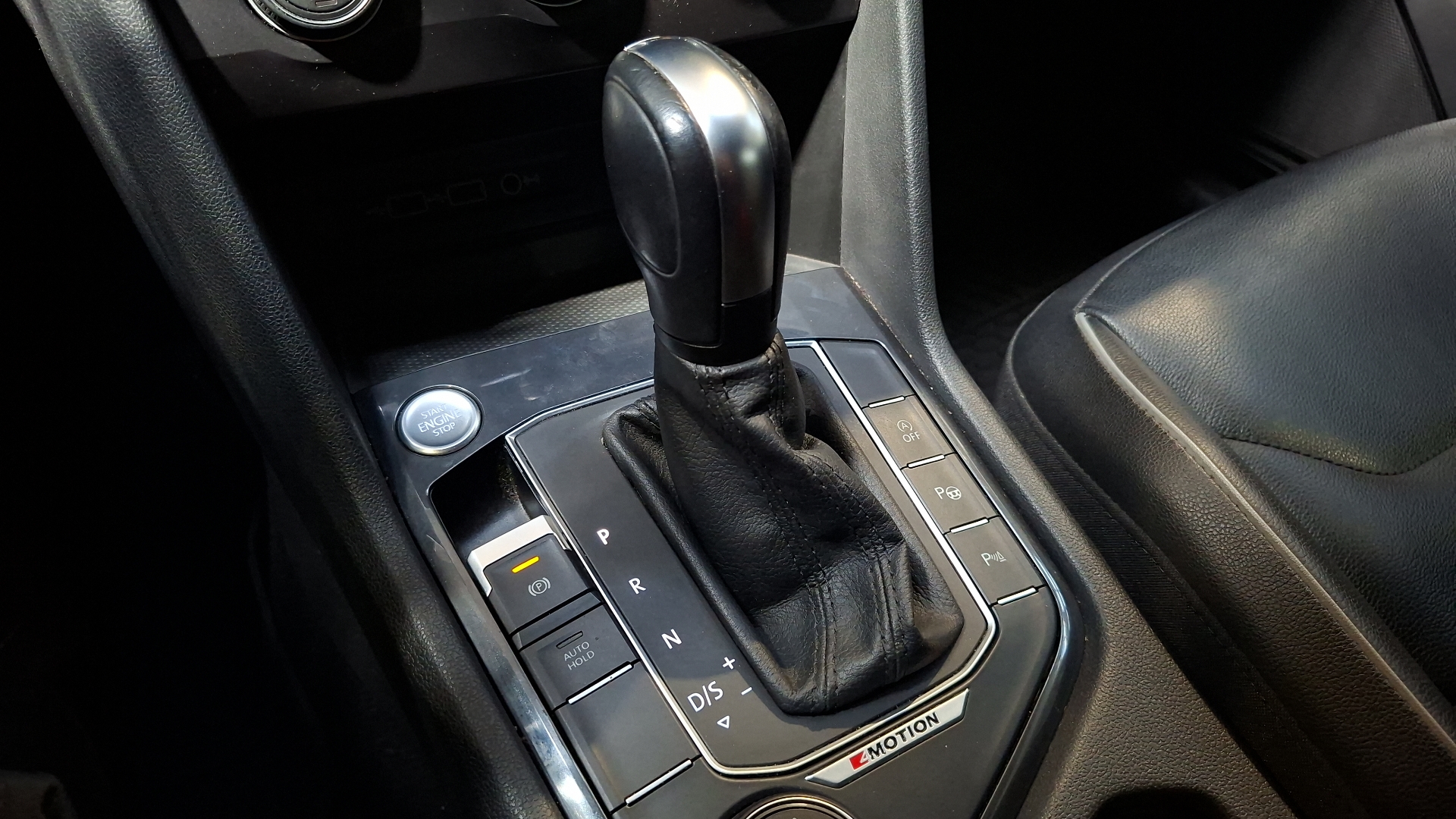 Volkswagen Tiguan — foto 11 de 18